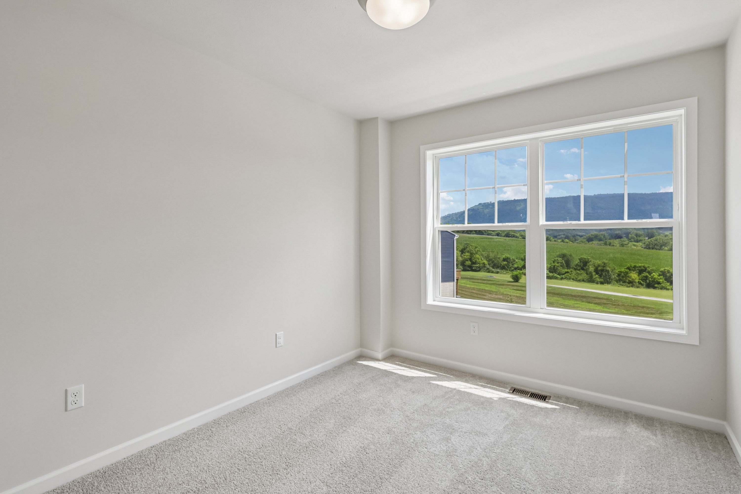 Redfield-SCTH92-Bedroom-2-2