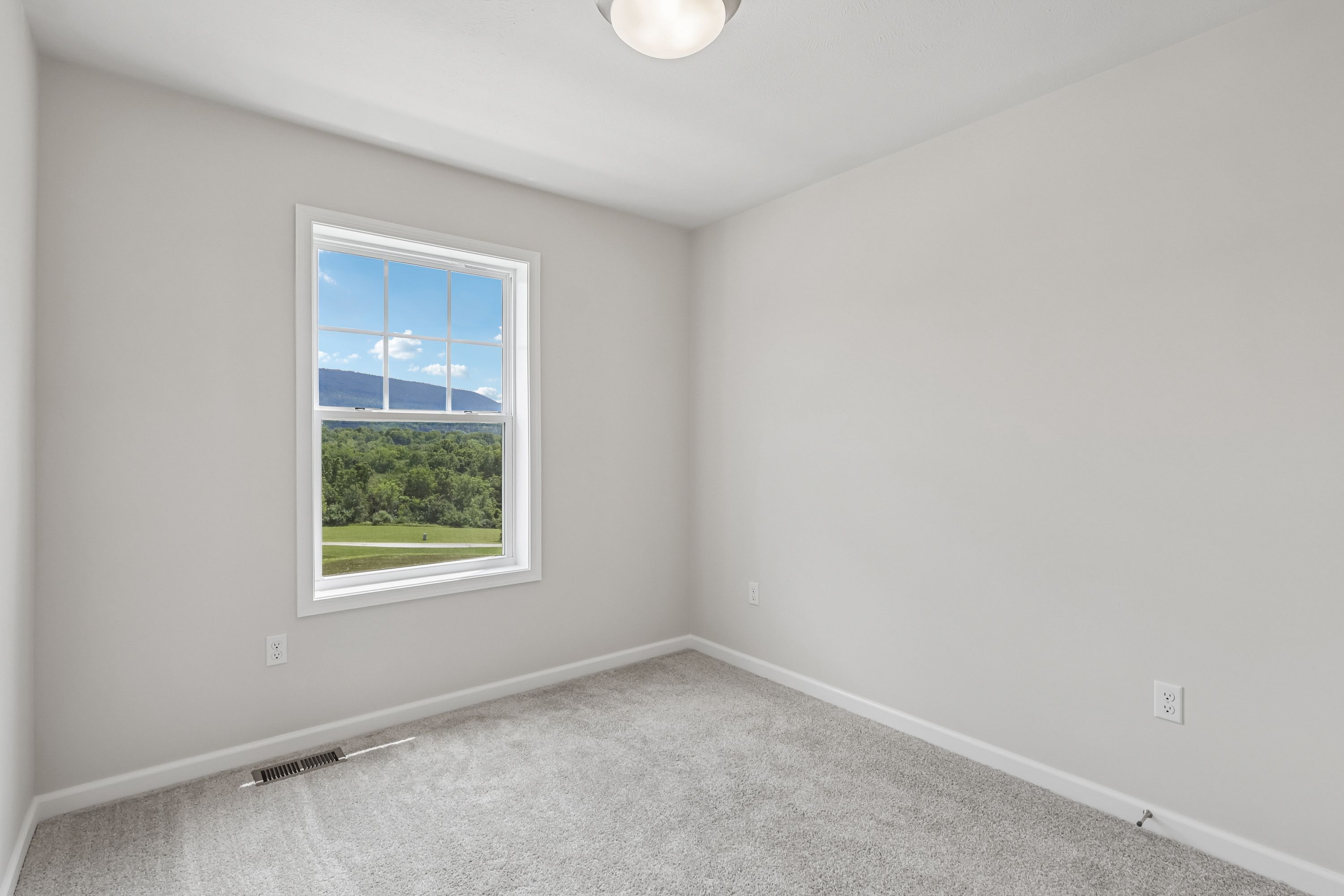 Redfield-SCTH92-Bedroom-3-1