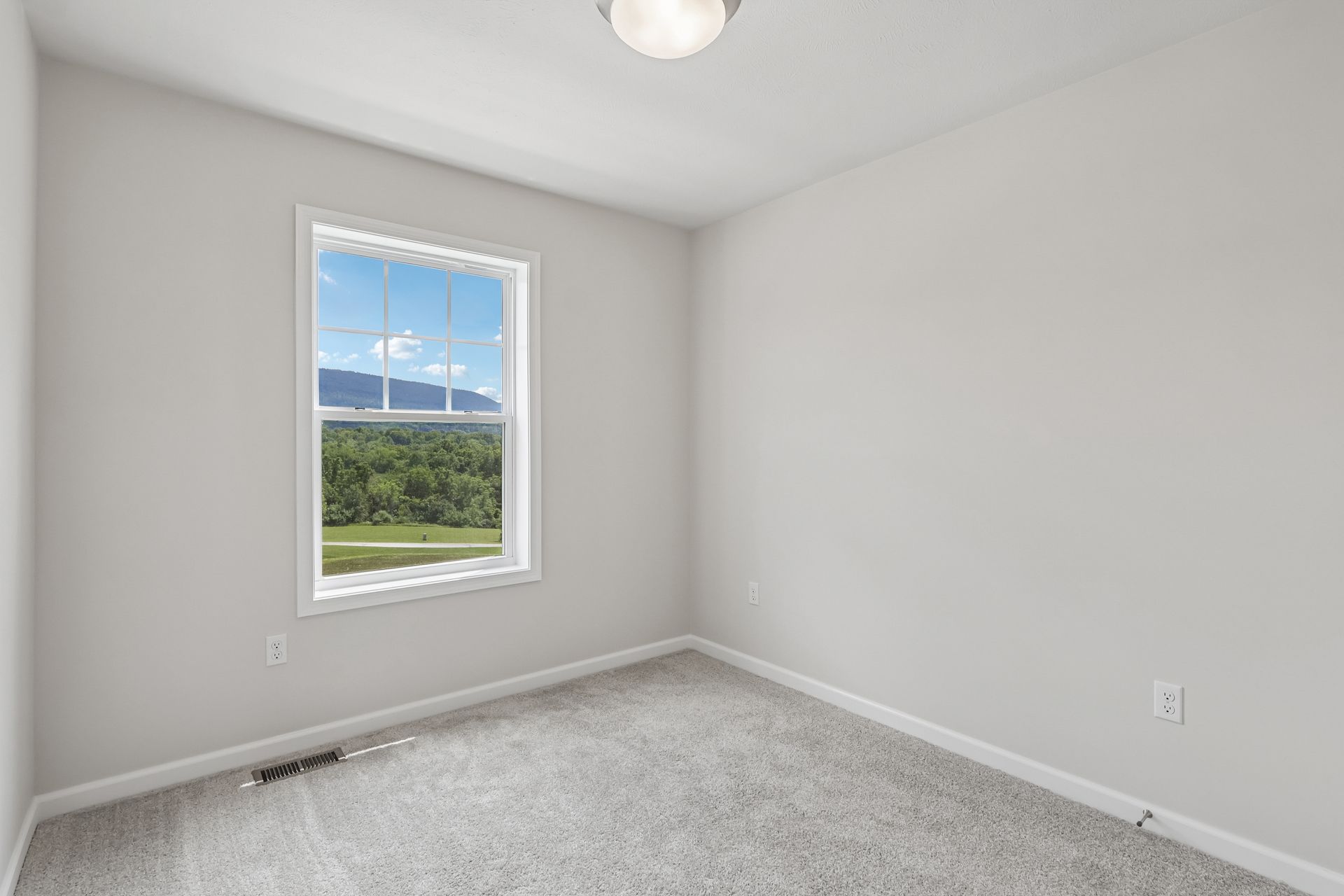 Redfield-SCTH92-Bedroom-3-1