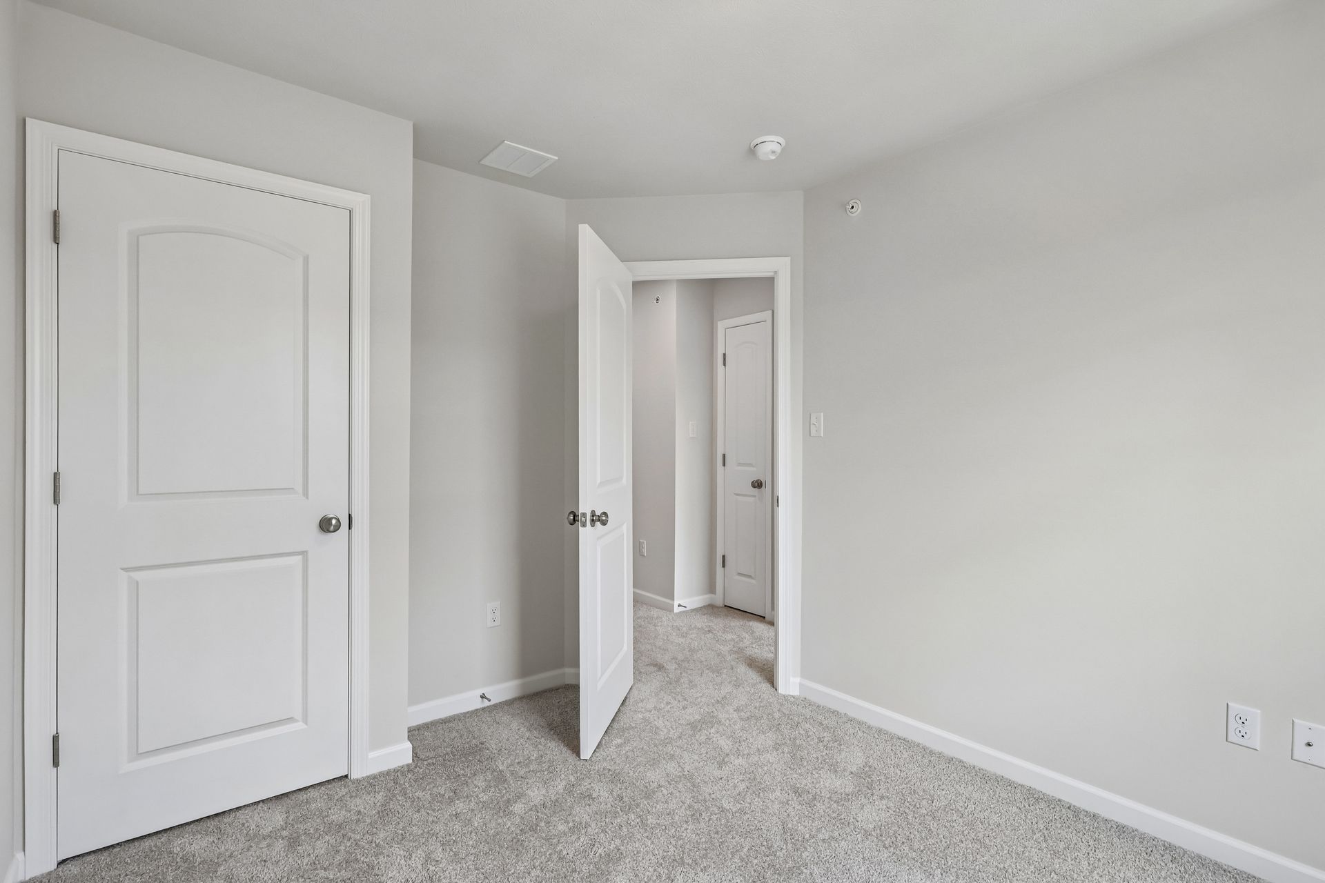 Redfield-SCTH92-Bedroom-3-2
