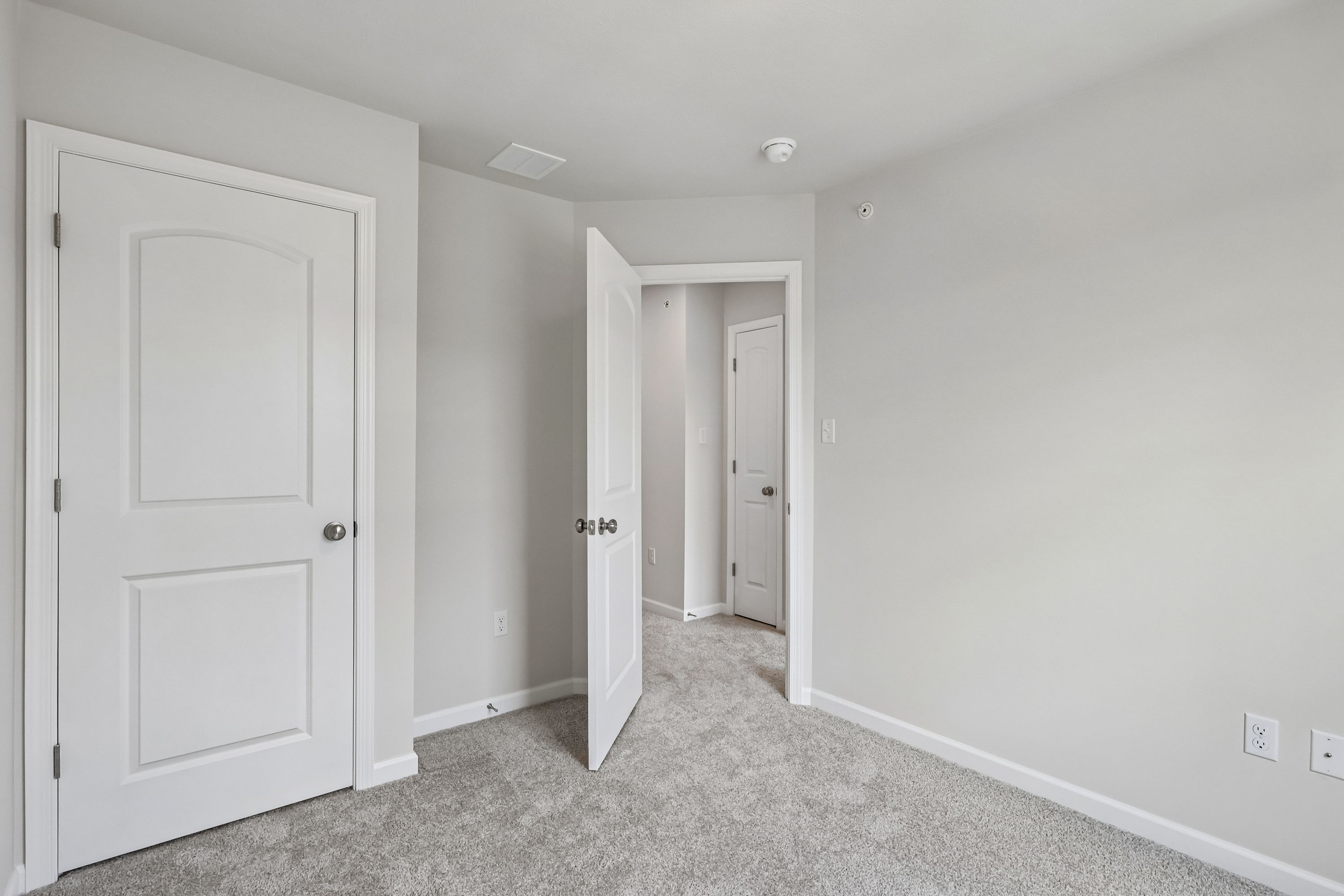 Redfield-SCTH92-Bedroom-3-2