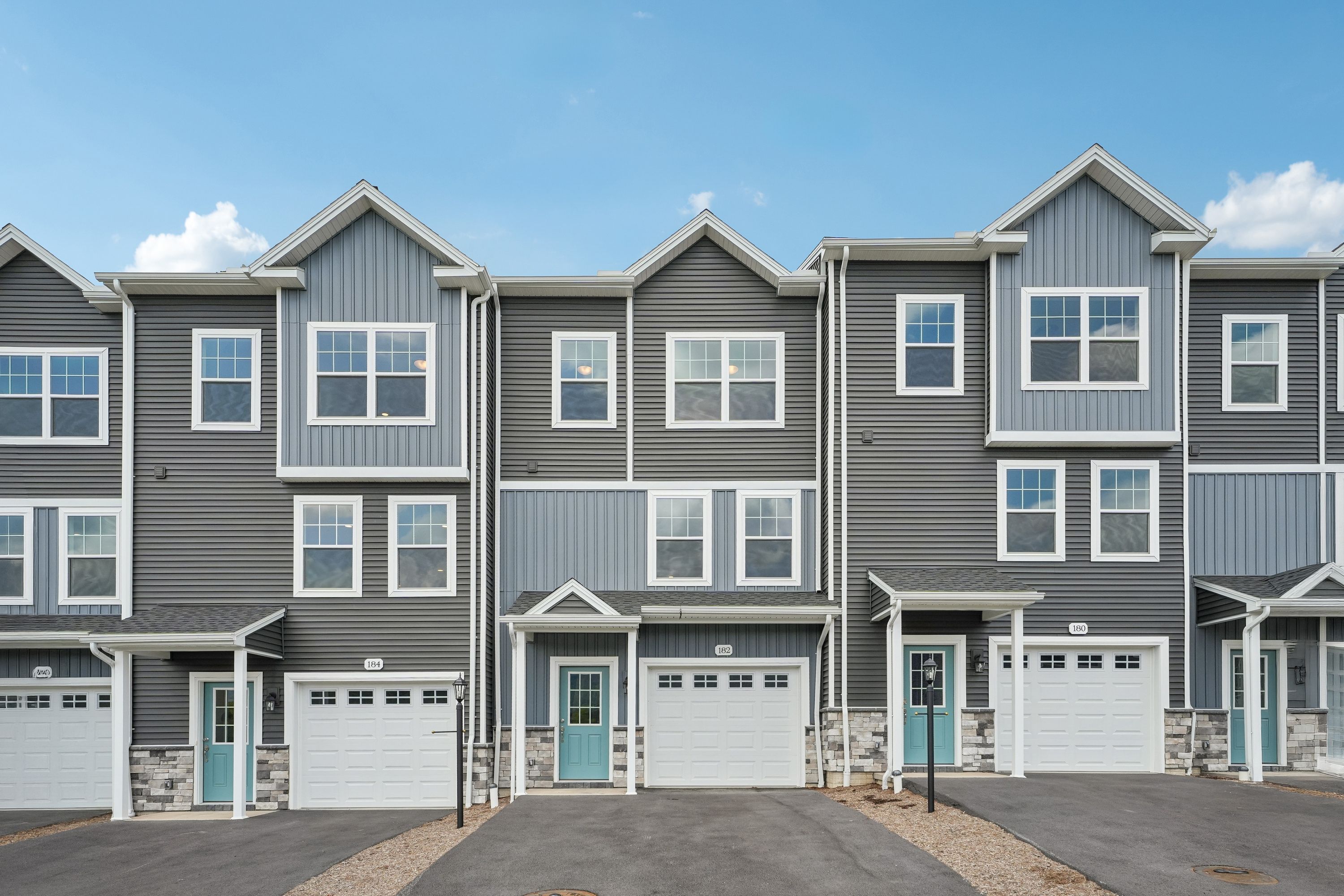 Redfield-SCTH93-Exterior-Front-1