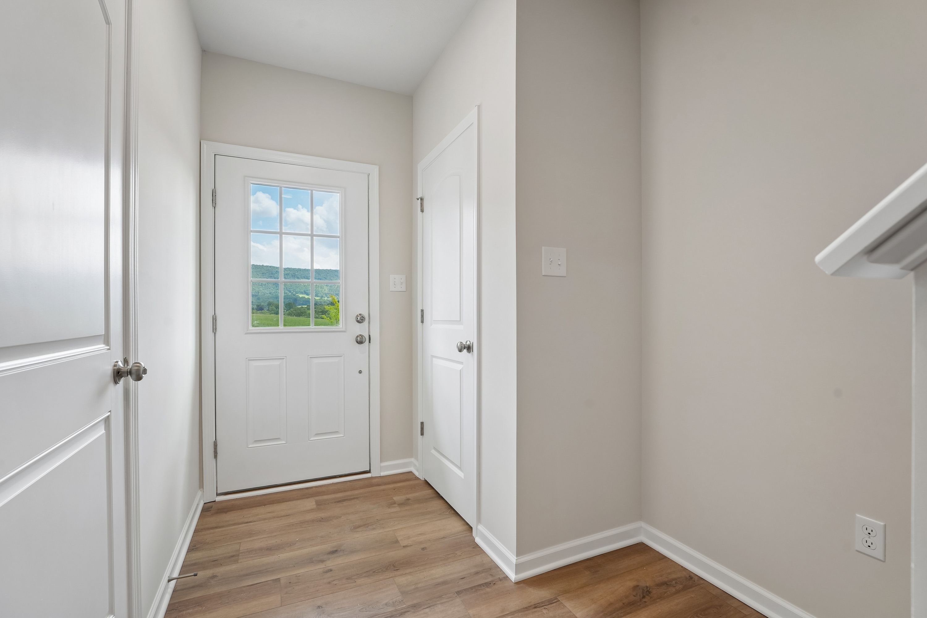 Redfield-SCTH93-Foyer-1