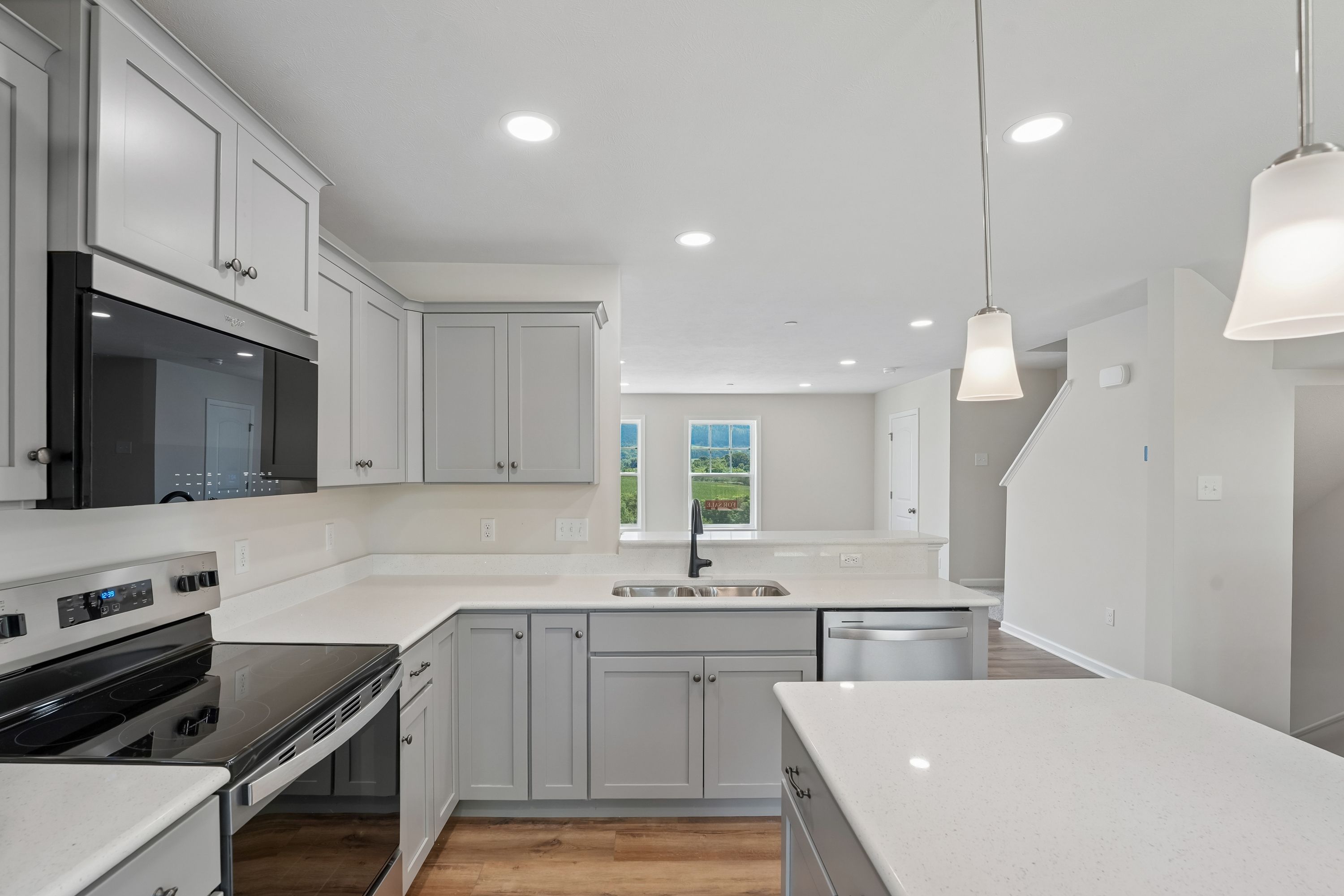 Redfield-SCTH93-Kitchen-Breakfast-7