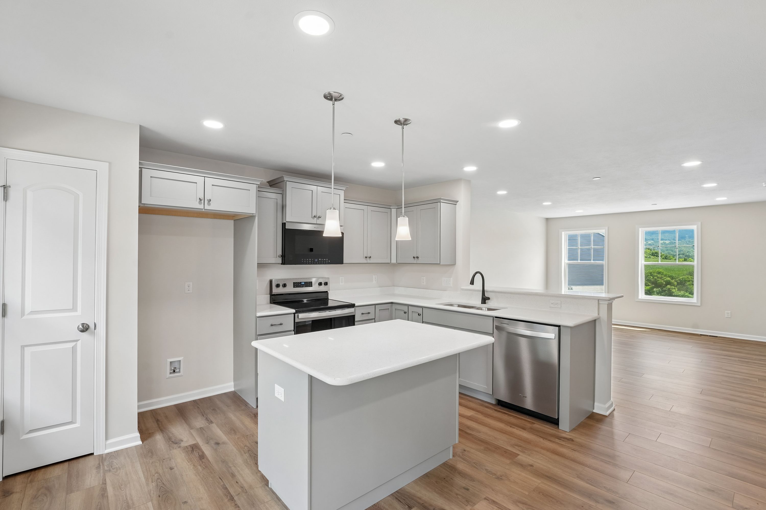 Redfield-SCTH93-Kitchen-Breakfast-5