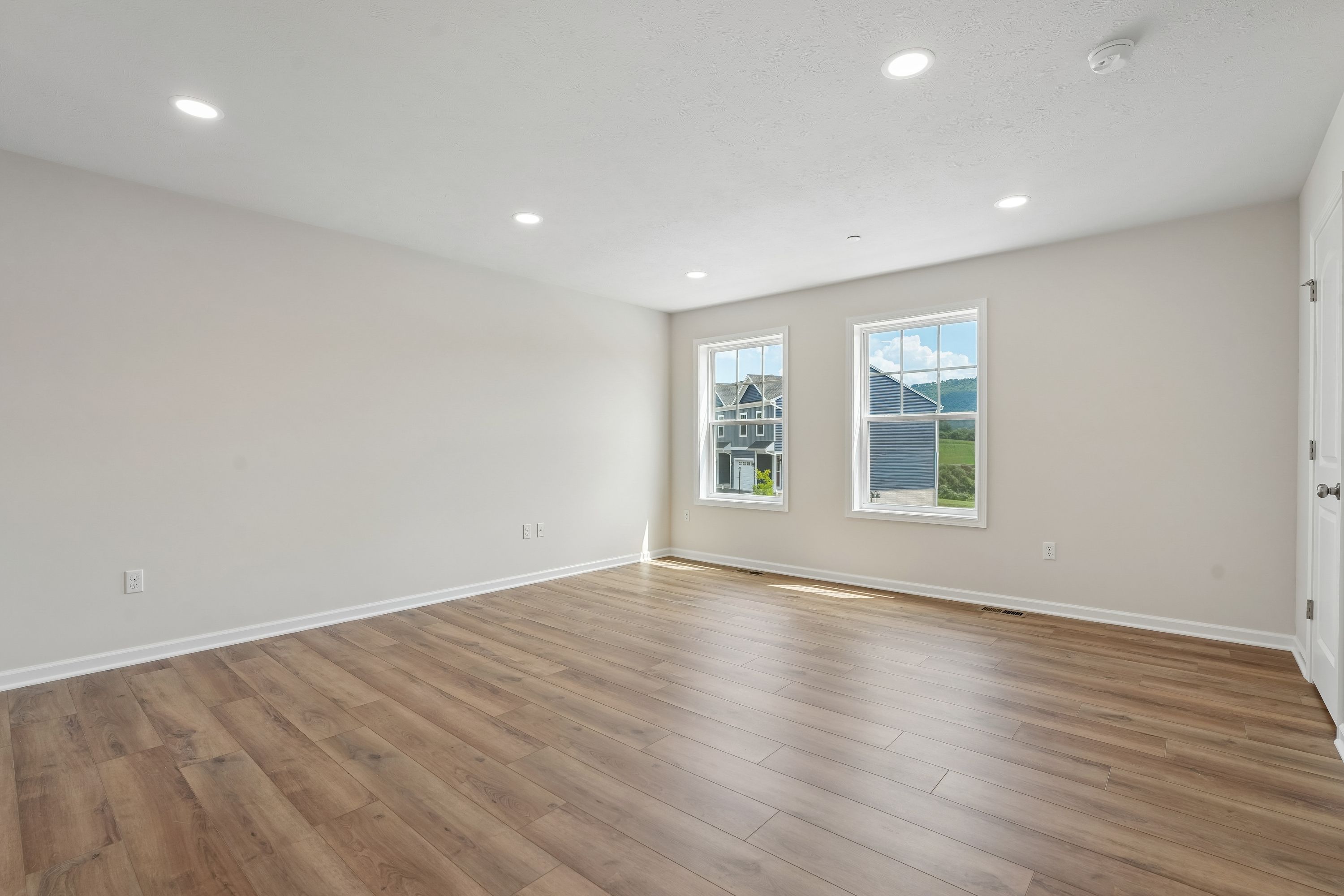 Redfield-SCTH93-Family-Room-1