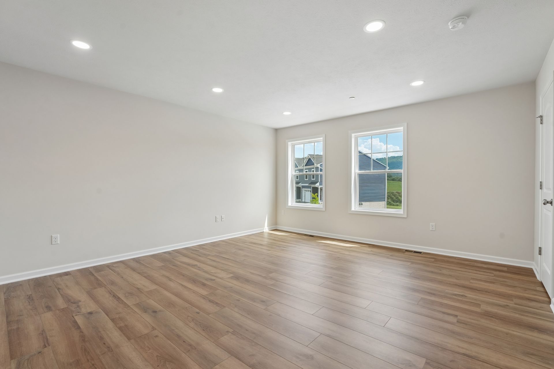 Redfield-SCTH93-Family-Room-1