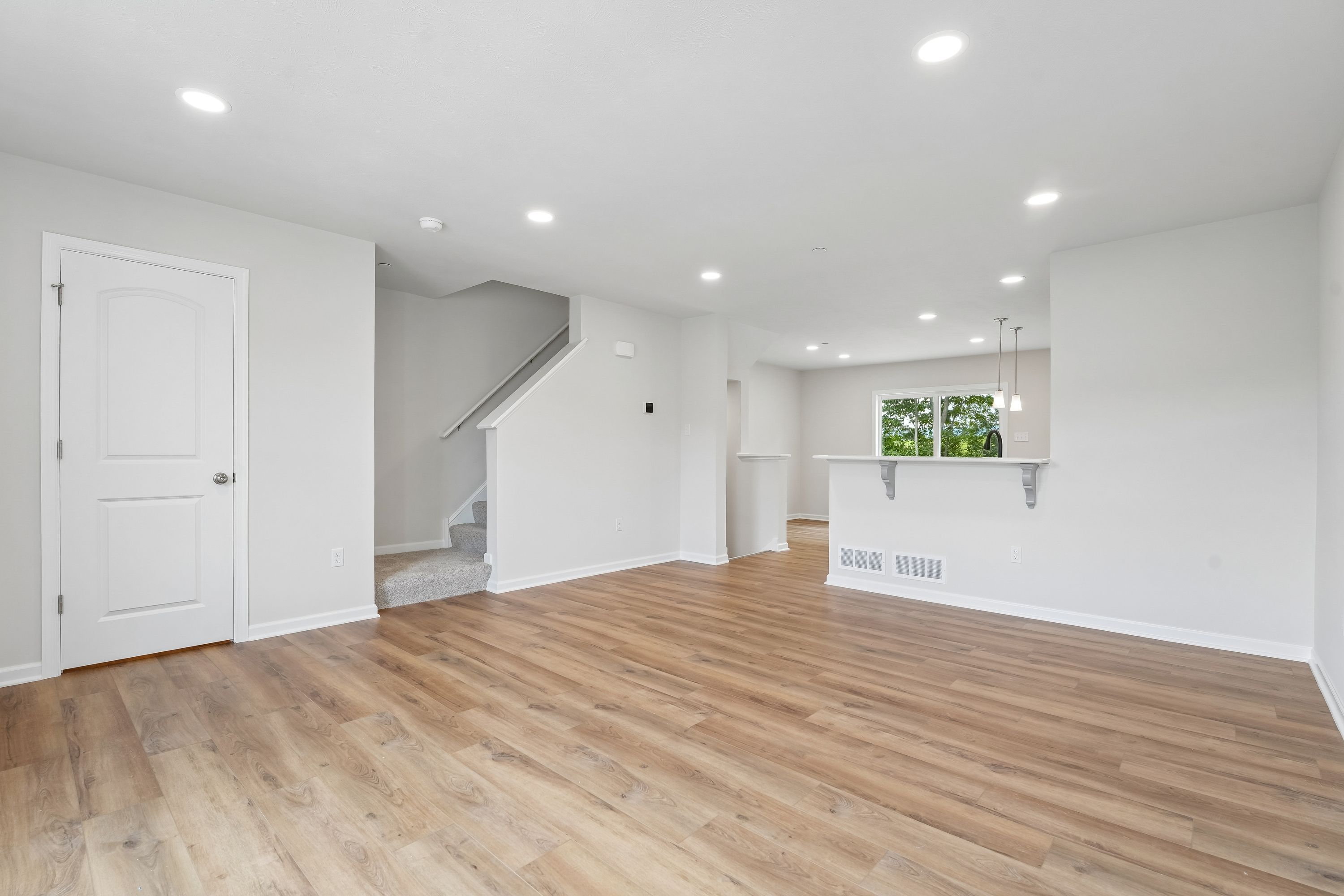Redfield-SCTH93-Family-Room-3