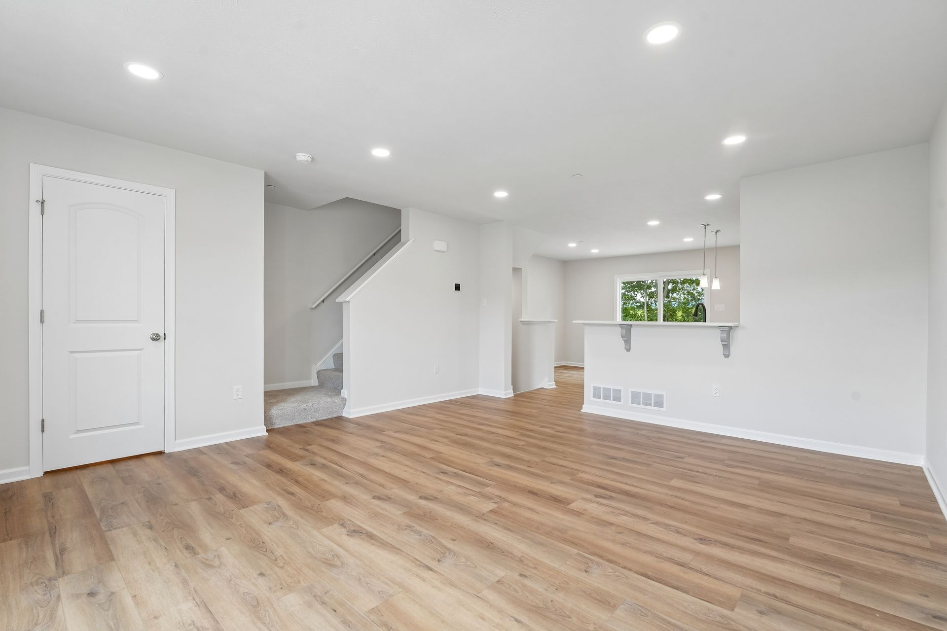 Redfield-SCTH93-Family-Room-3