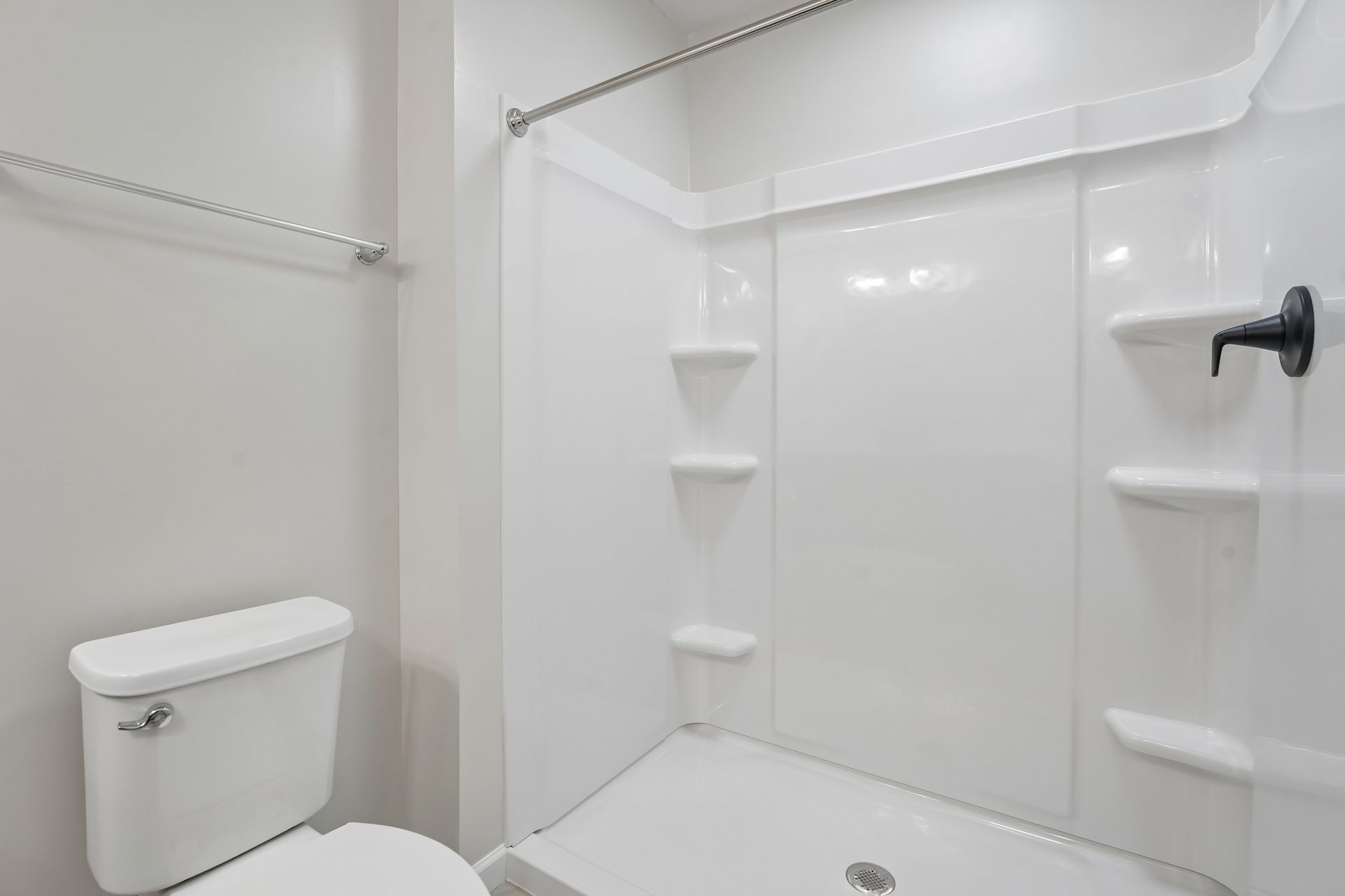 Redfield-SCTH93-Owners-Bath-2
