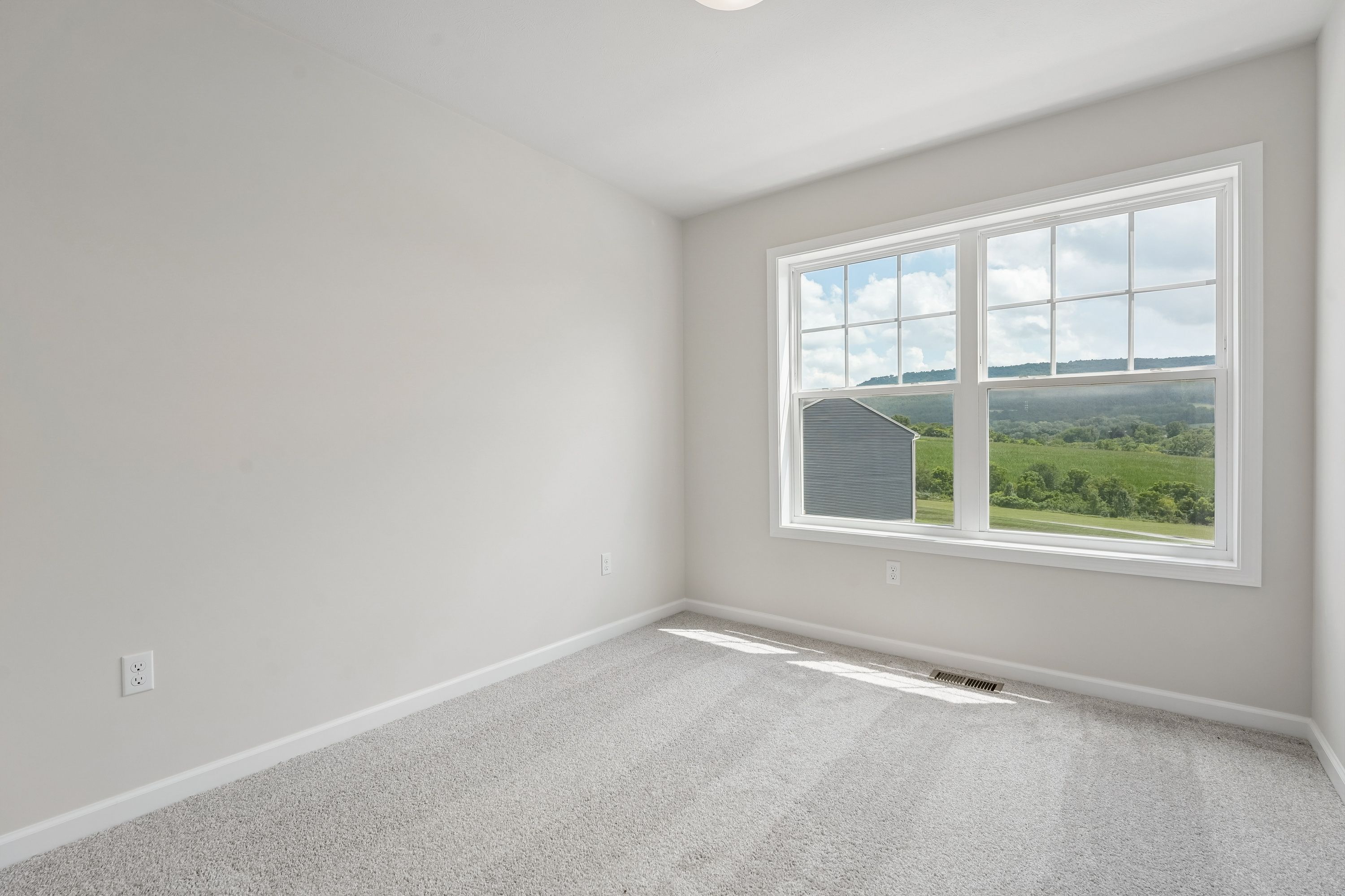 Redfield-SCTH93-Bedroom-2-1