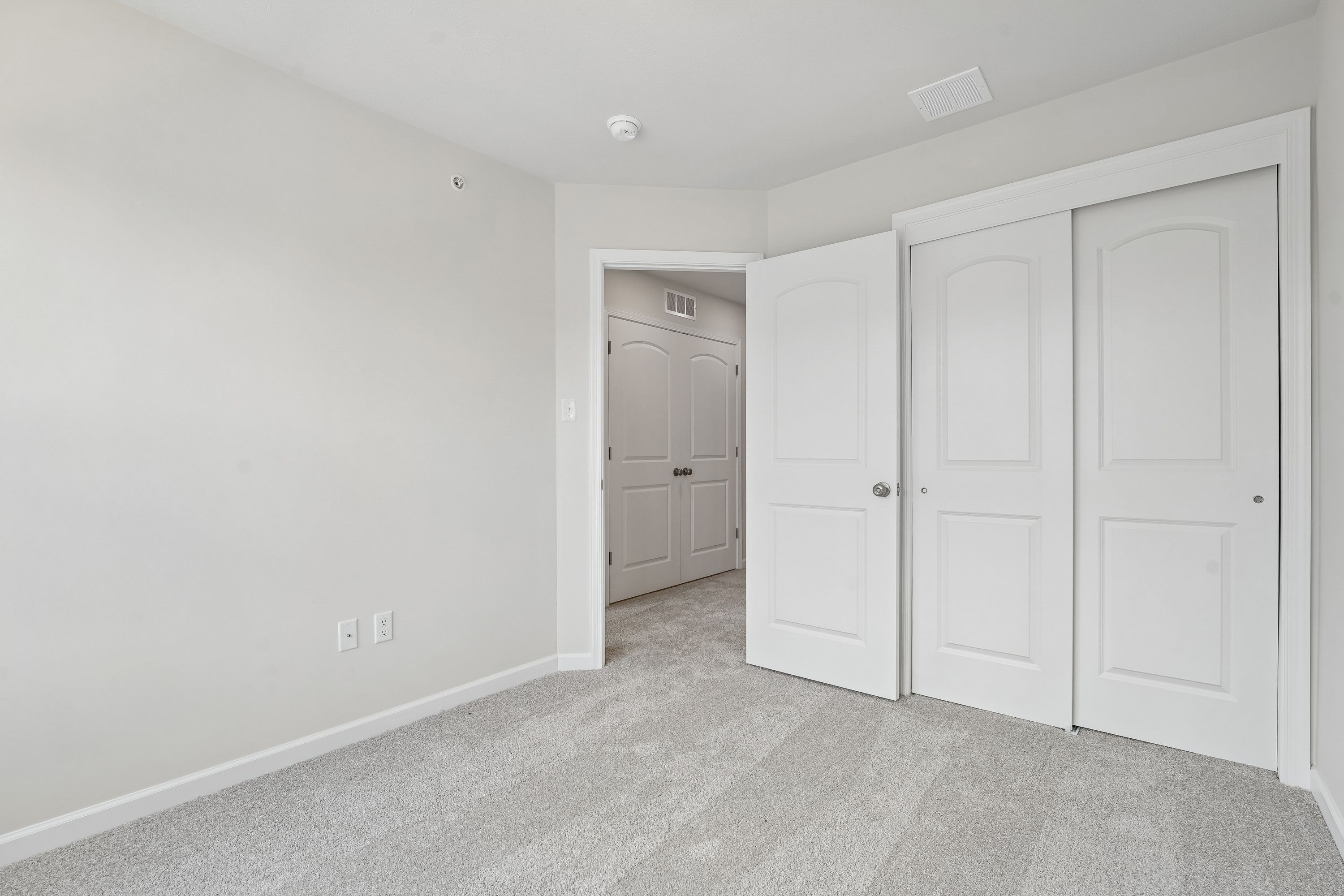 Redfield-SCTH93-Bedroom-2-2
