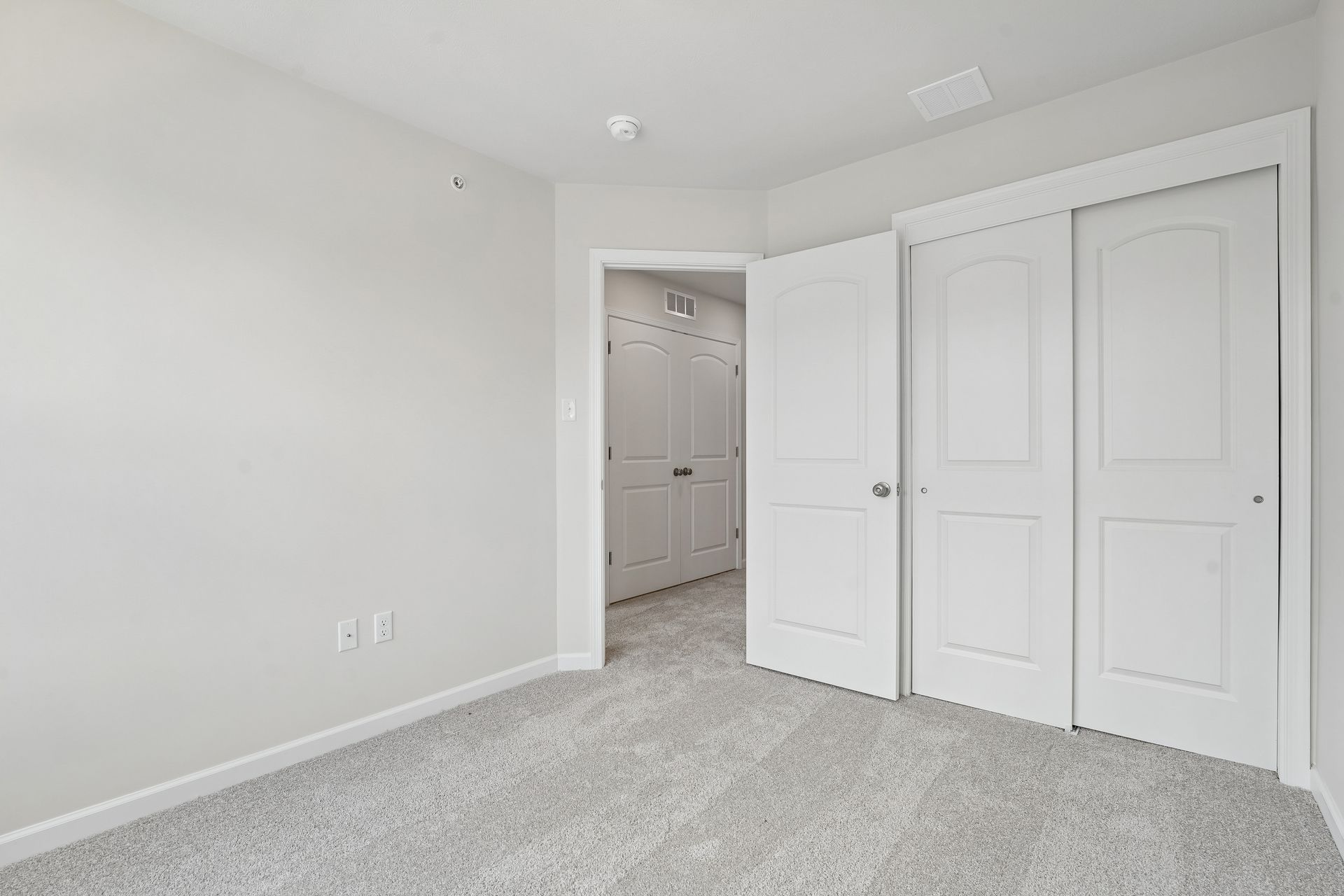 Redfield-SCTH93-Bedroom-2-2