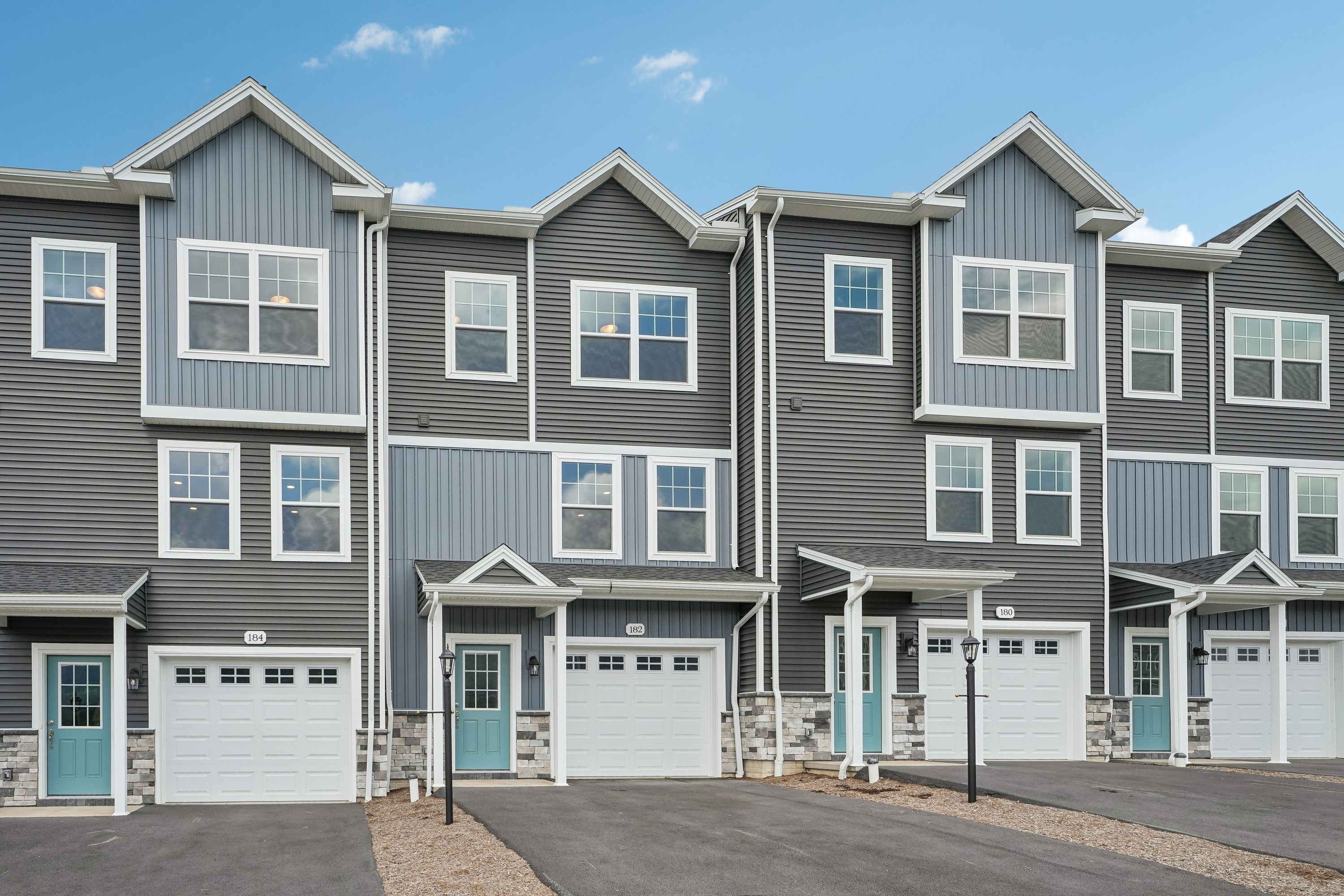 Redfield-SCTH93-Exterior-Front-2