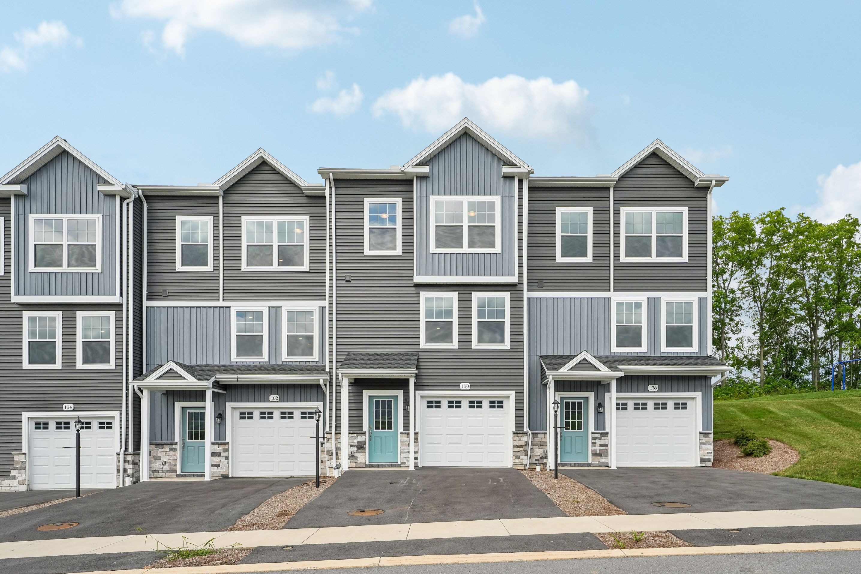 Redfield-SCTH94-Exterior-1