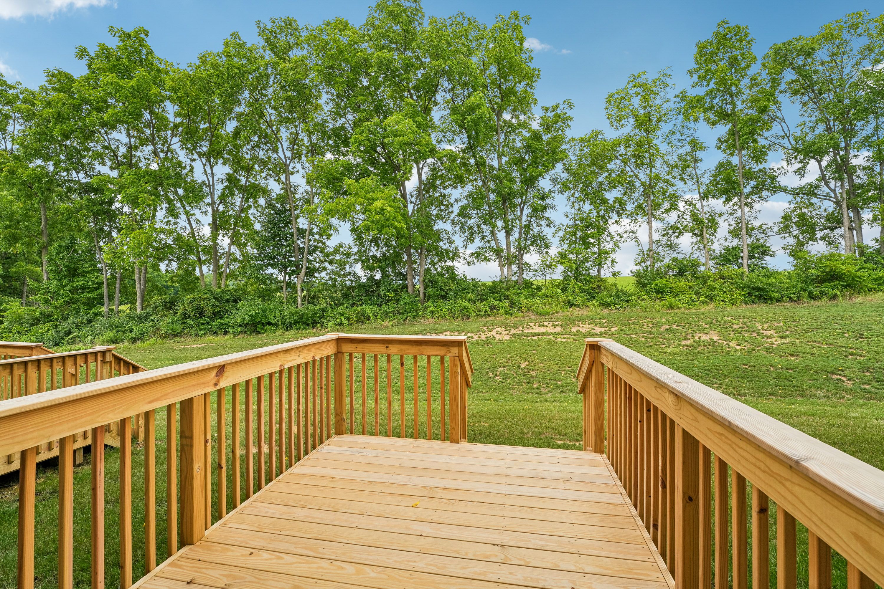 Redfield-SCTH94-Exterior-Deck-1
