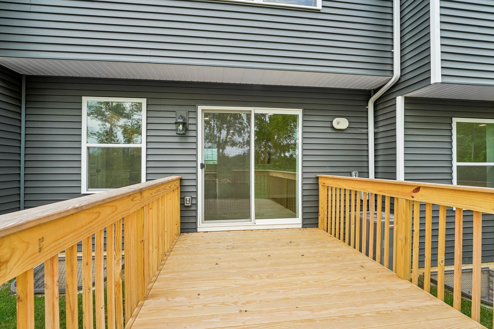 Redfield-SCTH94-Exterior-Deck-2