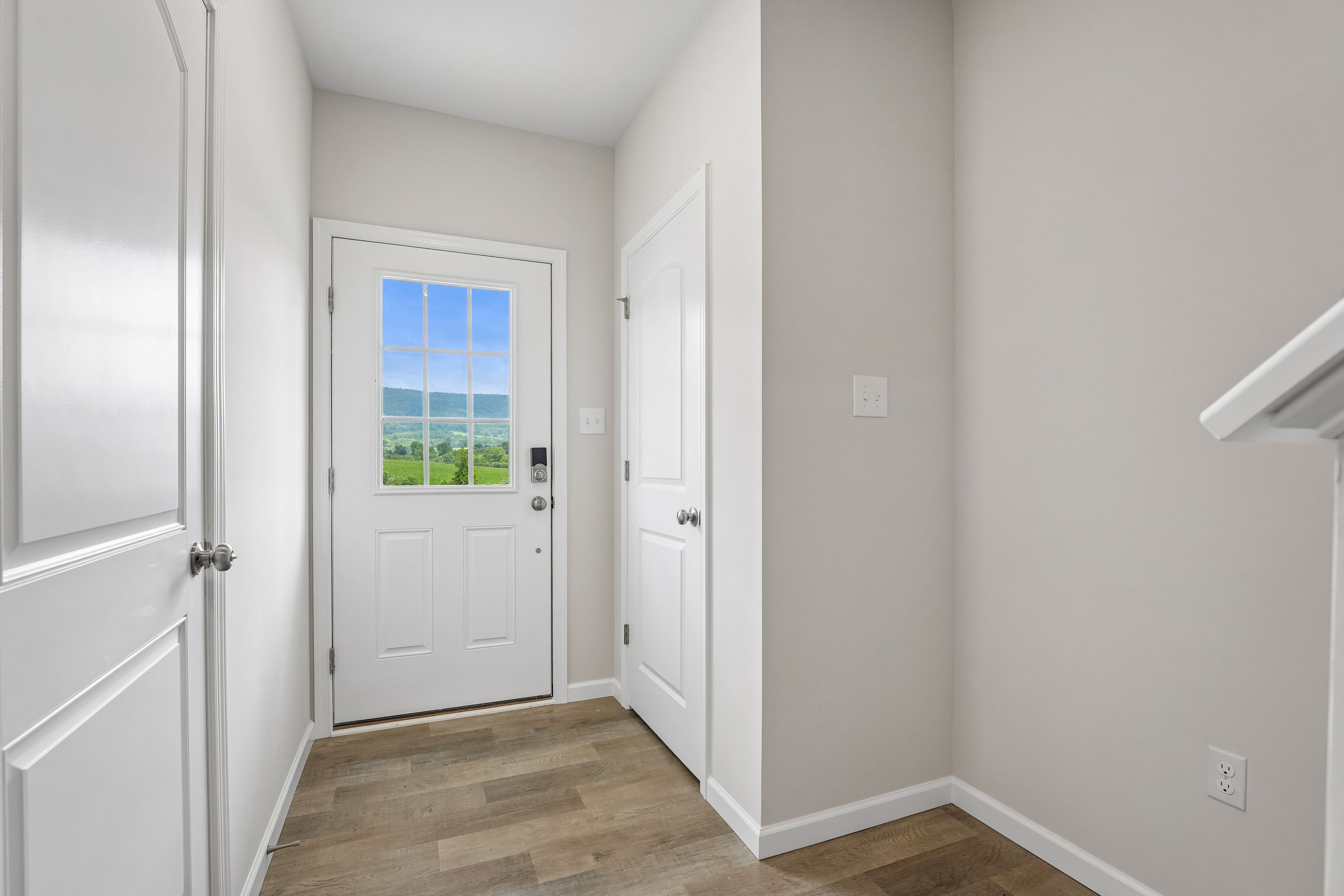 Redfield-SCTH94-Foyer-1