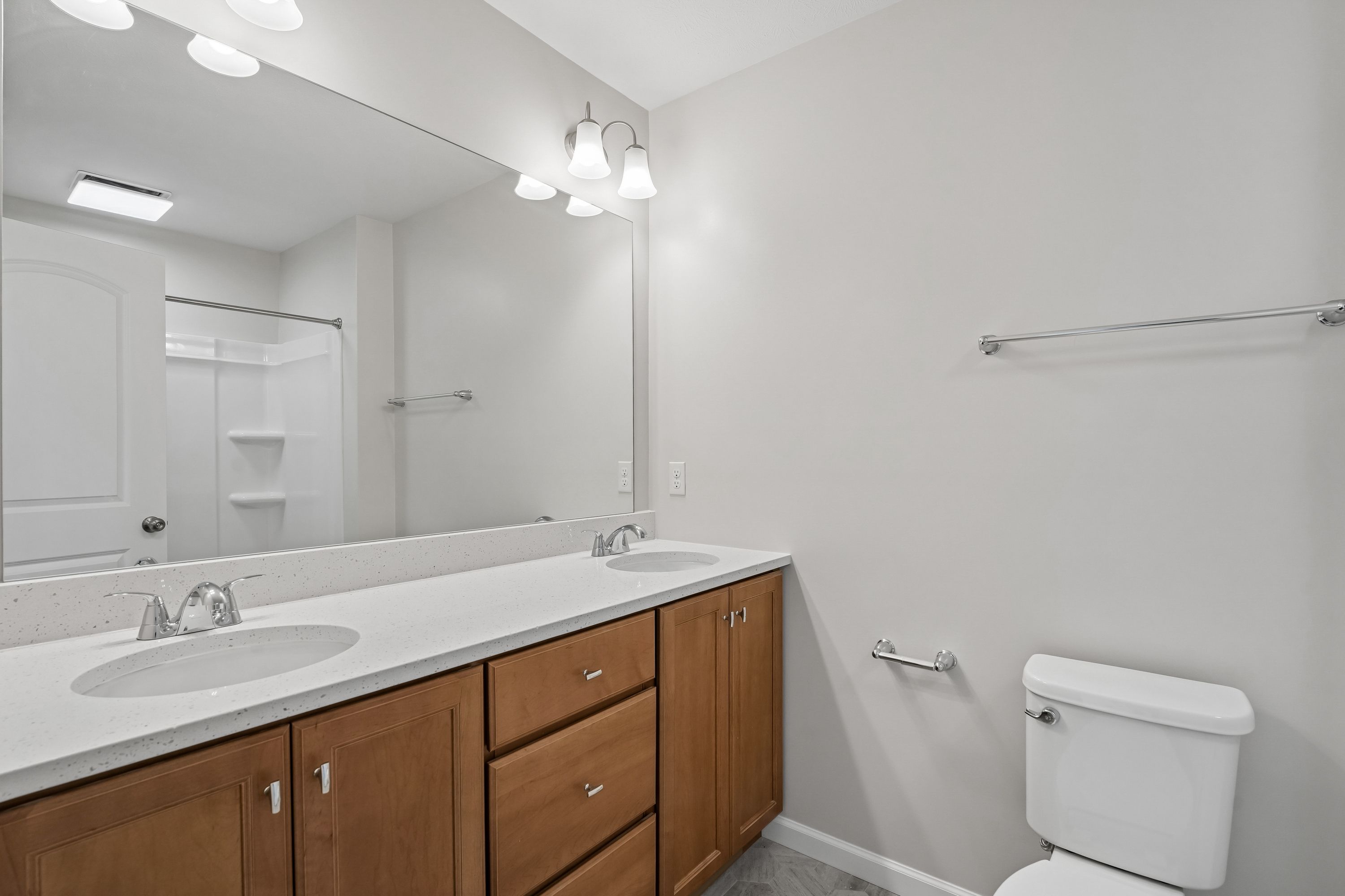 Redfield-SCTH94-Owners-Bath-1