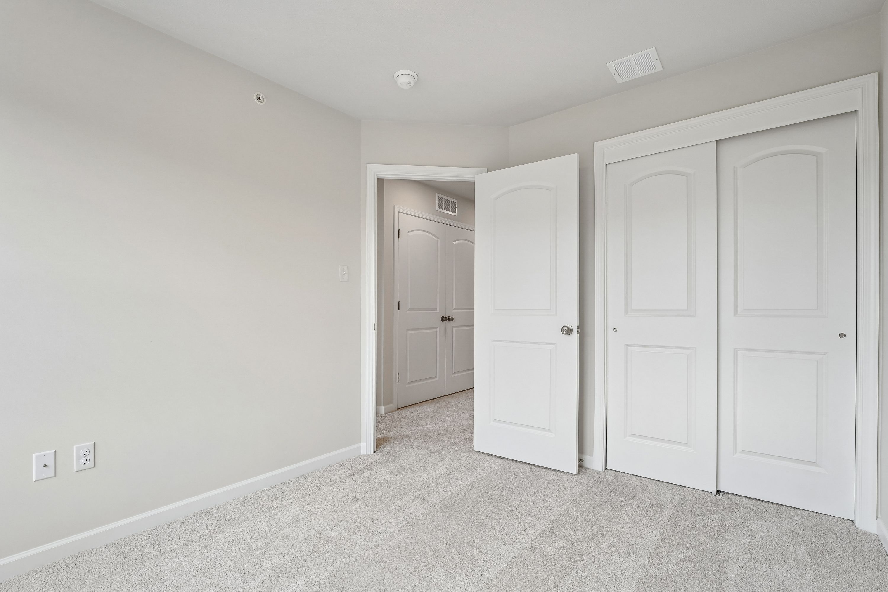 Redfield-SCTH94-Bedroom-2-2