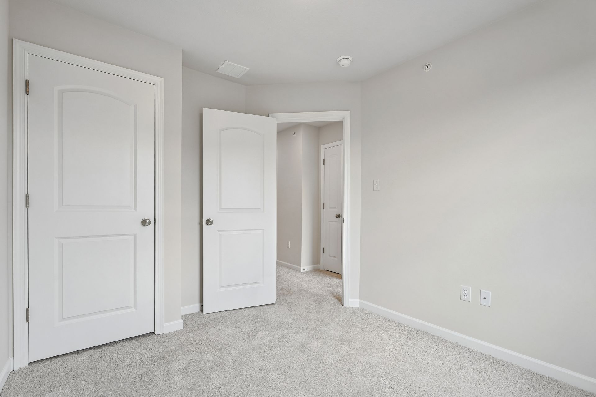 Redfield-SCTH94-Bedroom-3-2
