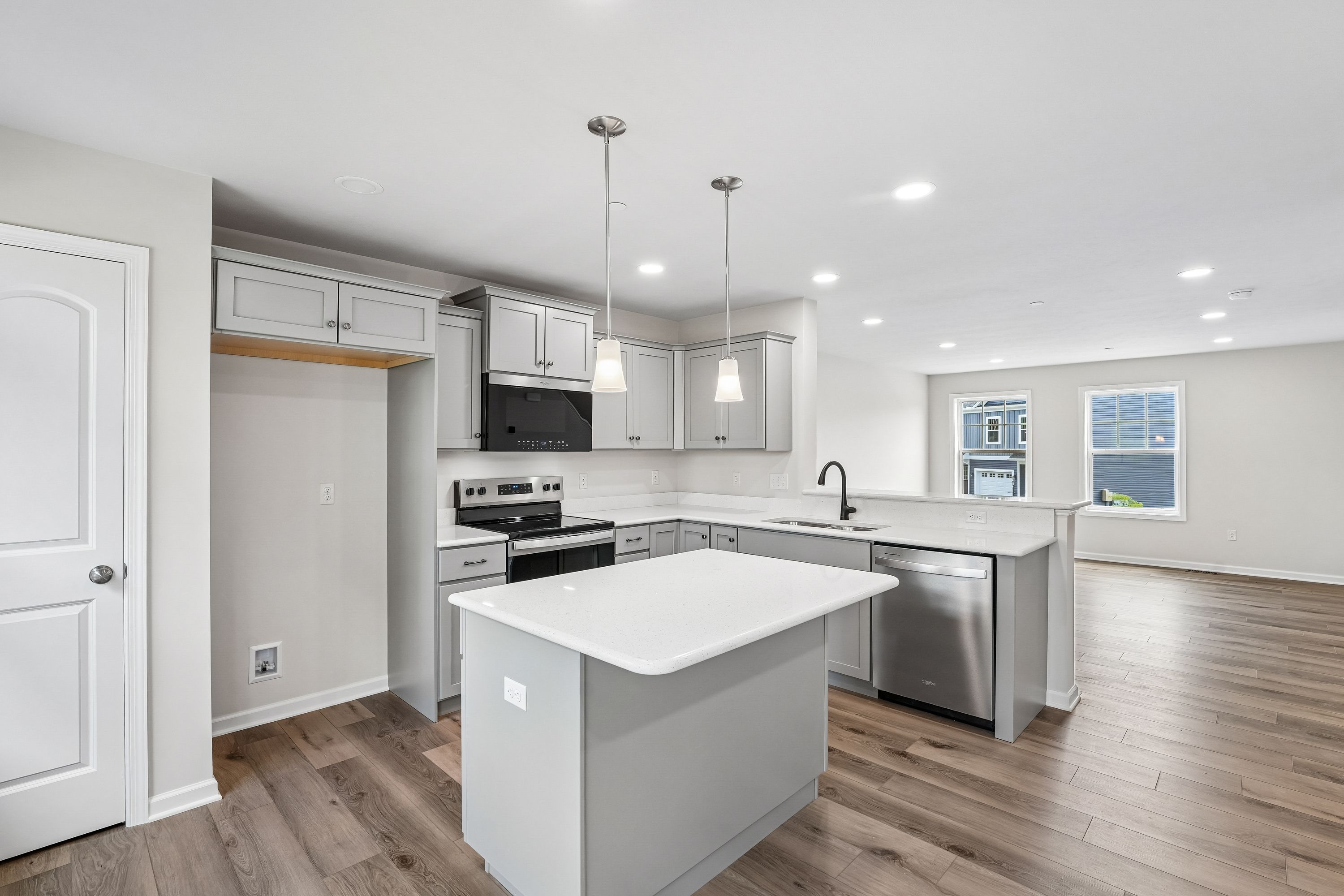 Redfield-SCTH95-Kitchen-Breakfast-5