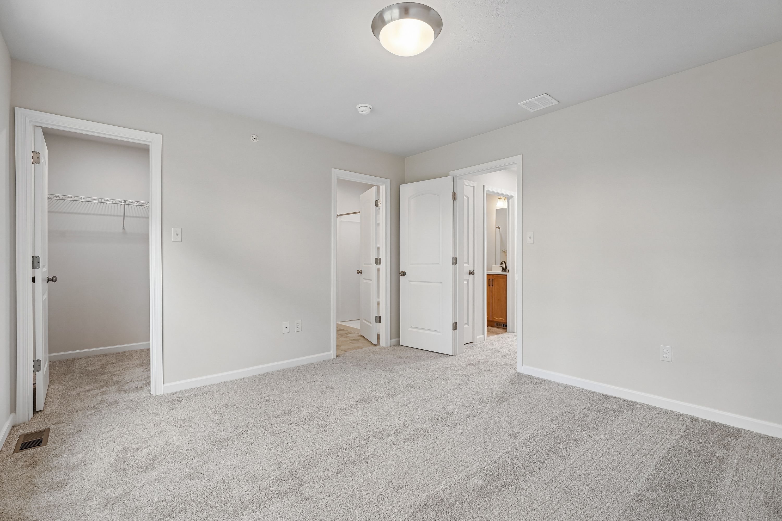 Redfield-SCTH95-Owners-Bedroom-3