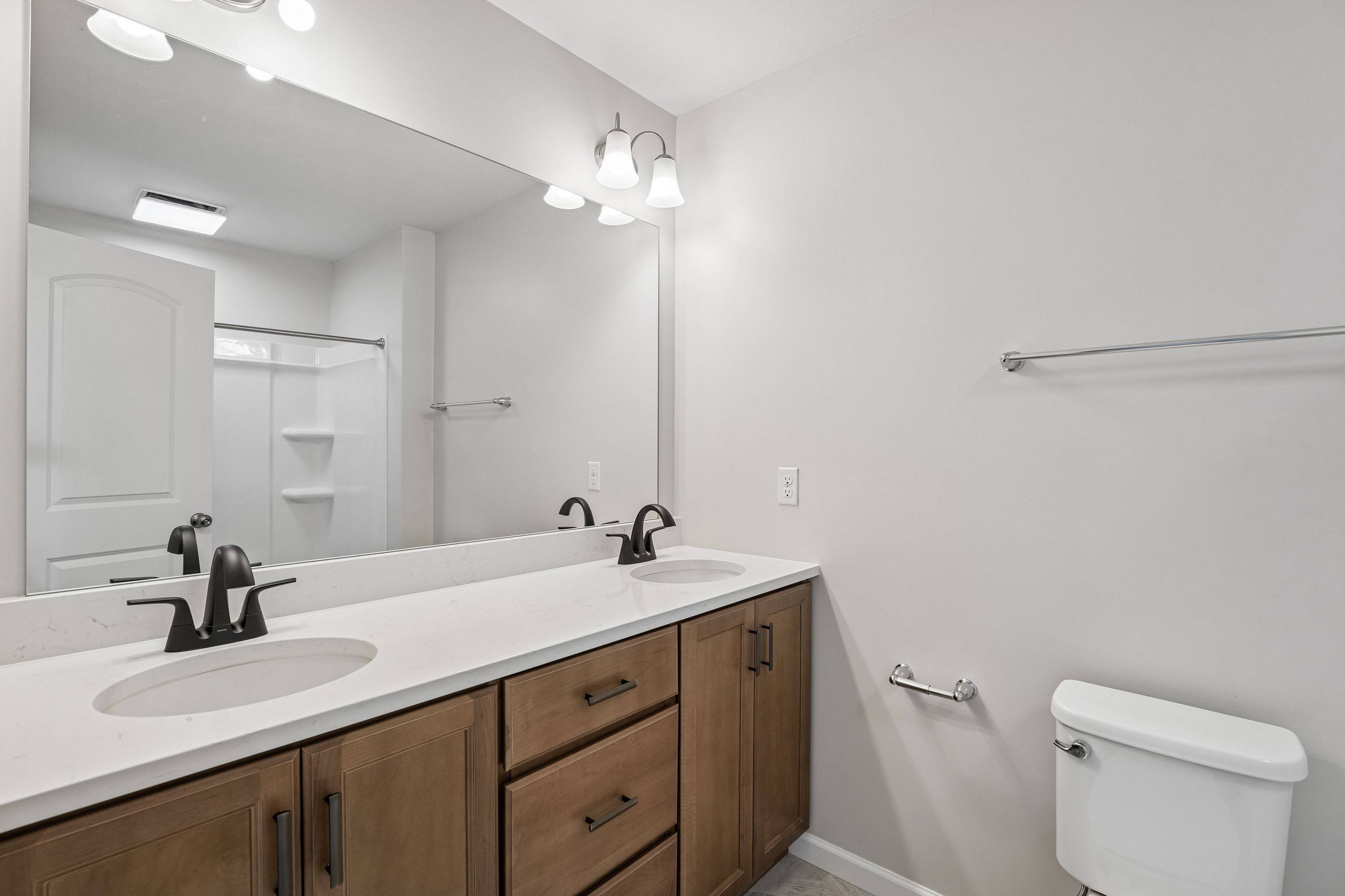 Redfield-SCTH95-Owners-Bath-1