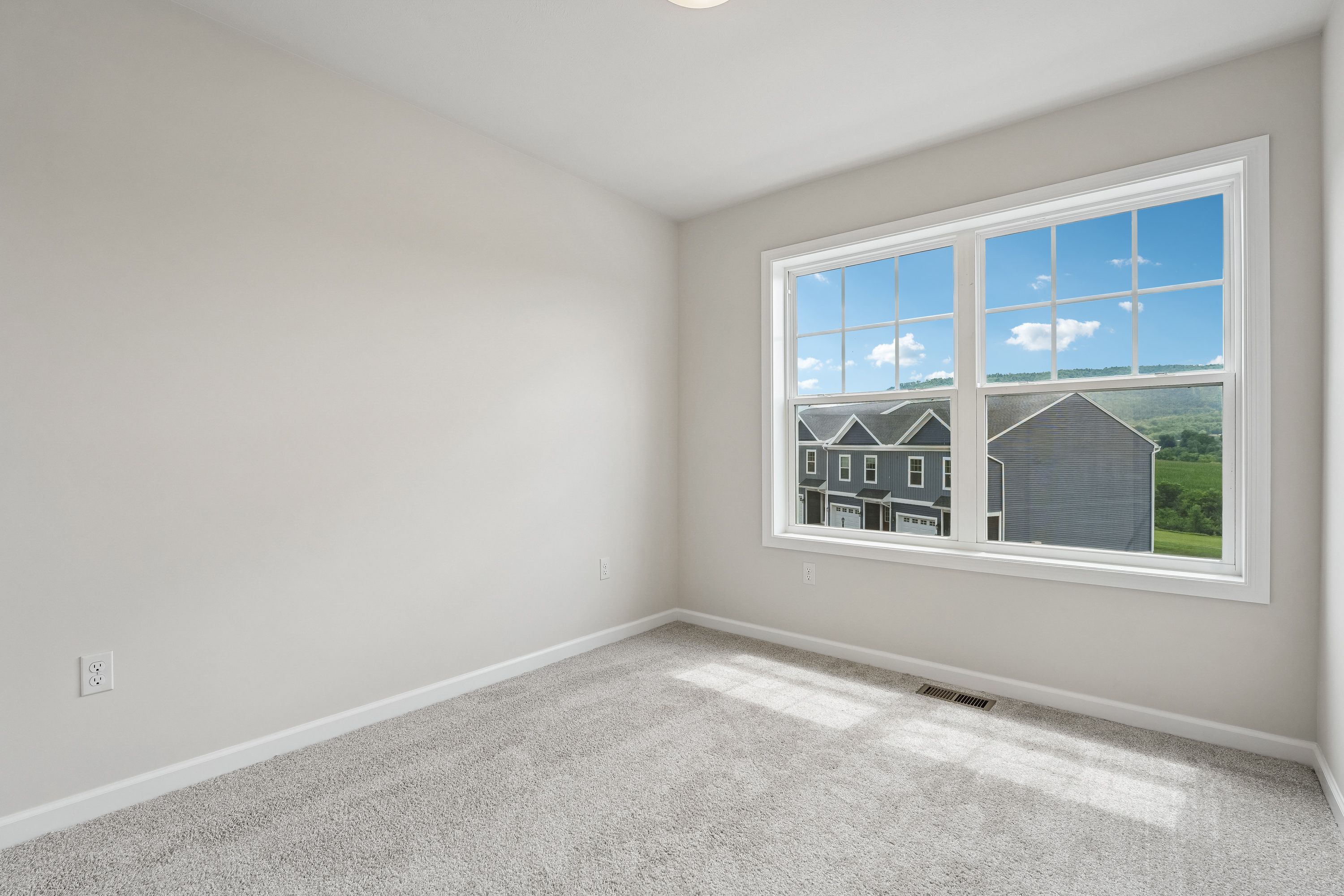 Redfield-SCTH95-Bedroom-2-1