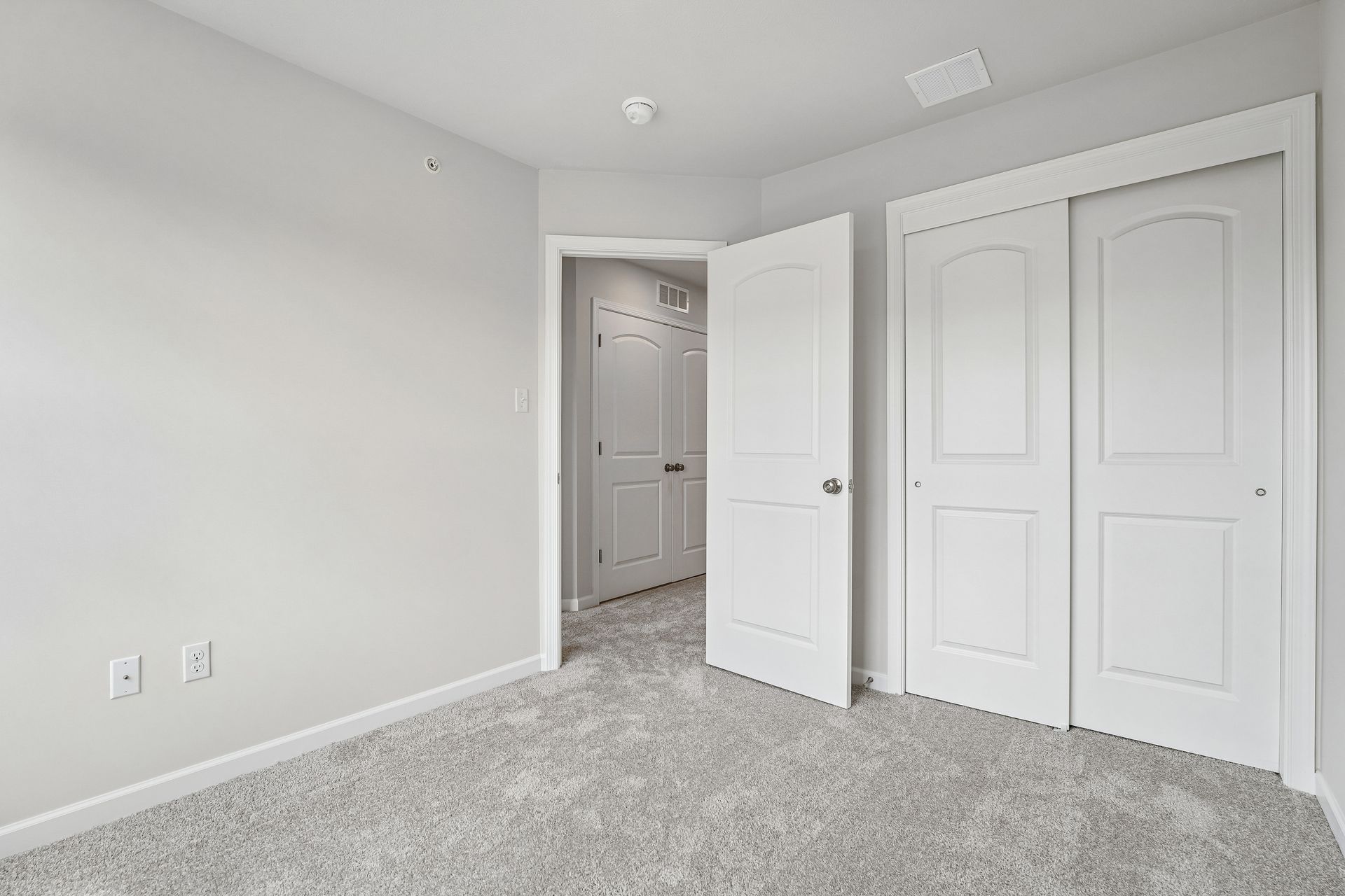 Redfield-SCTH95-Bedroom-2-2