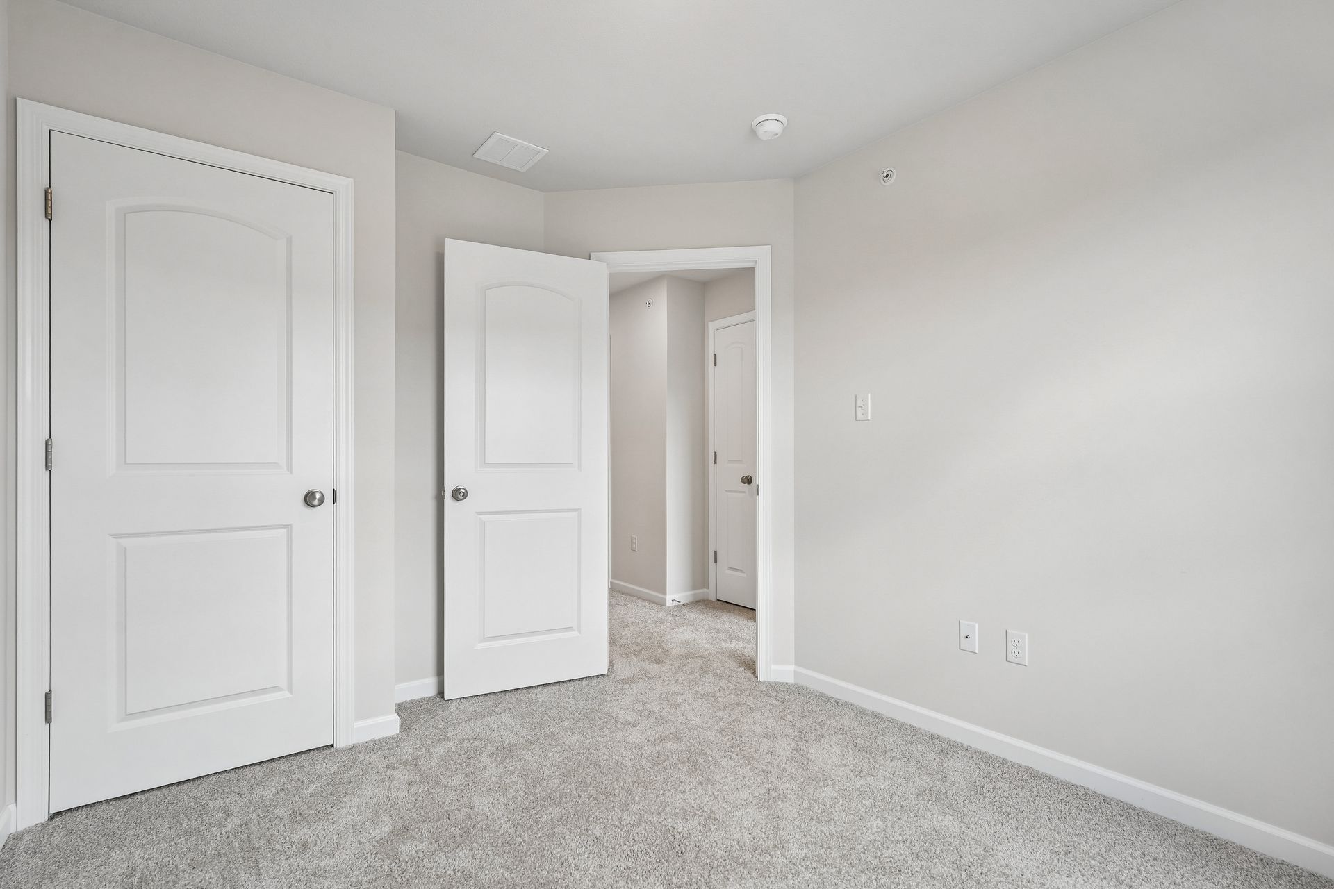 Redfield-SCTH95-Bedroom-3-2