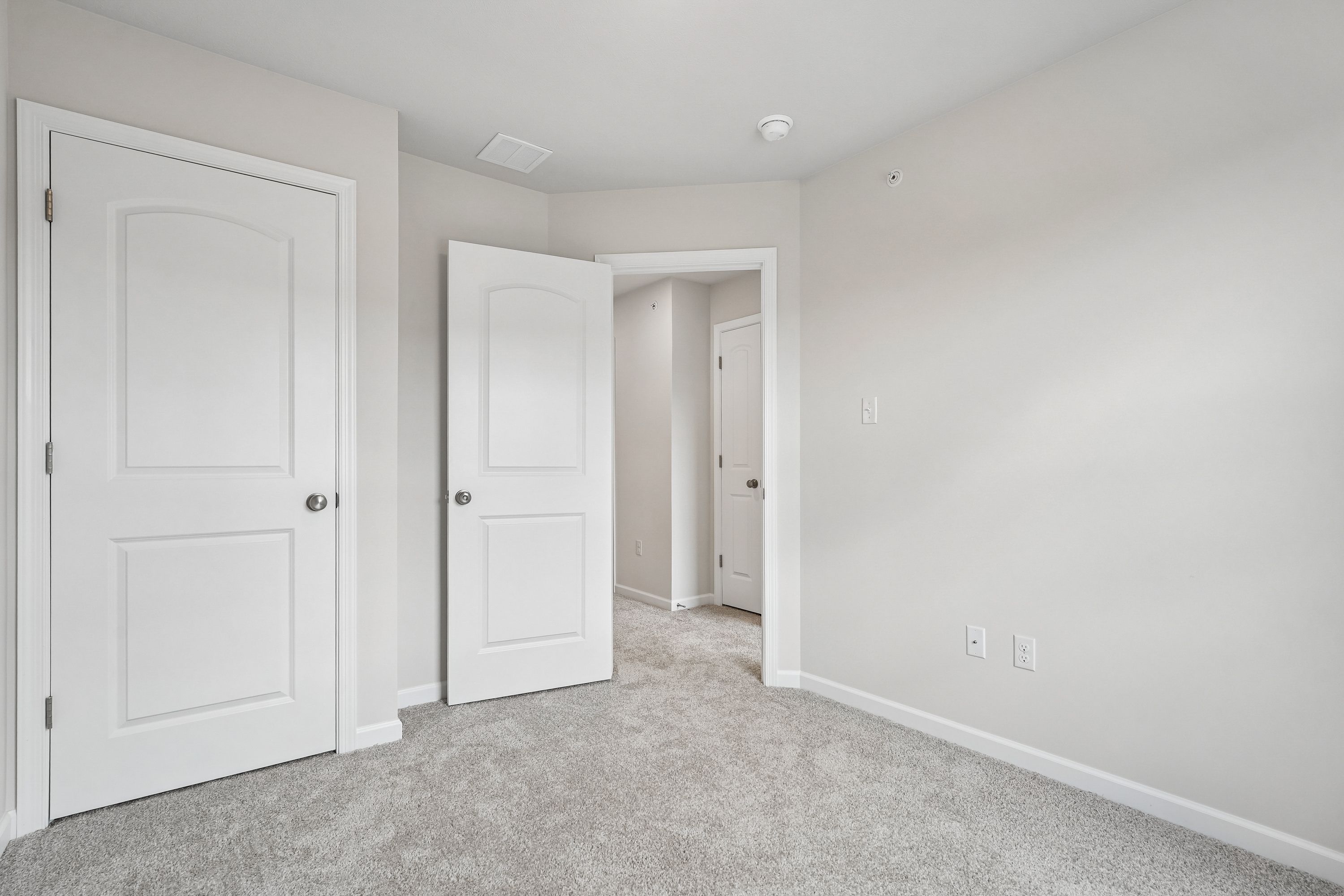 Redfield-SCTH95-Bedroom-3-2