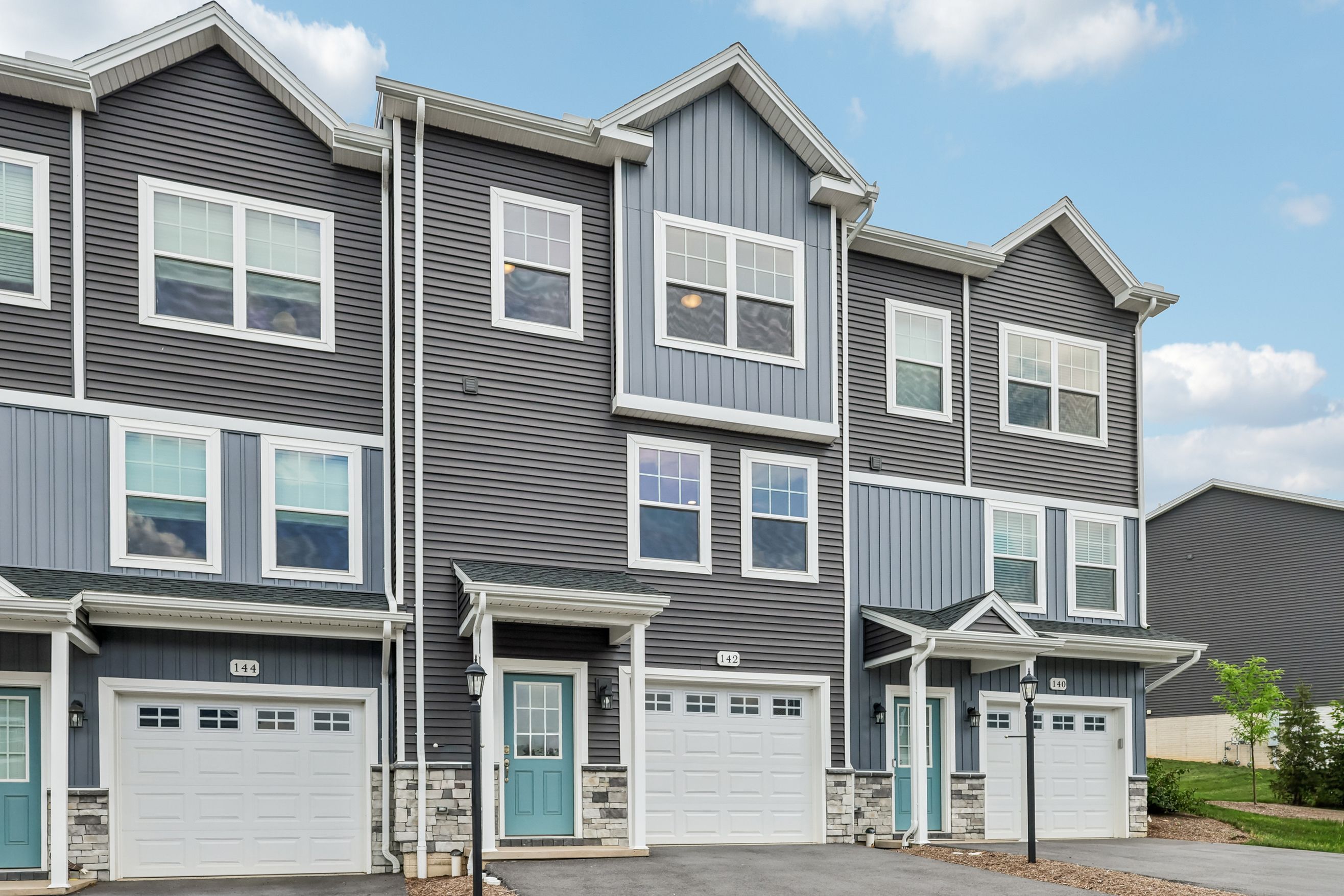 Redfield-SCTH74-Exterior-Front-2
