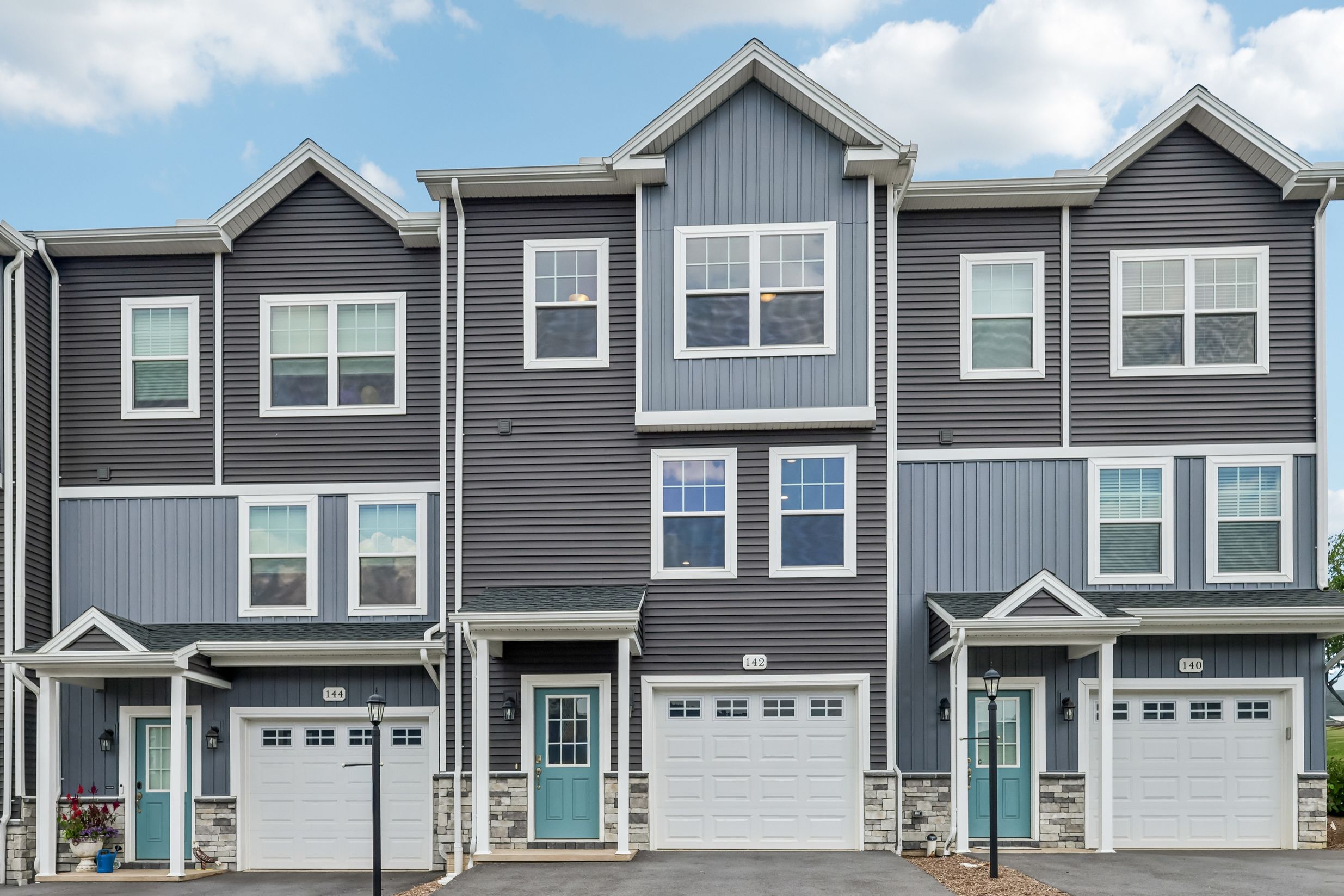 Redfield-SCTH74-Exterior-Front-3