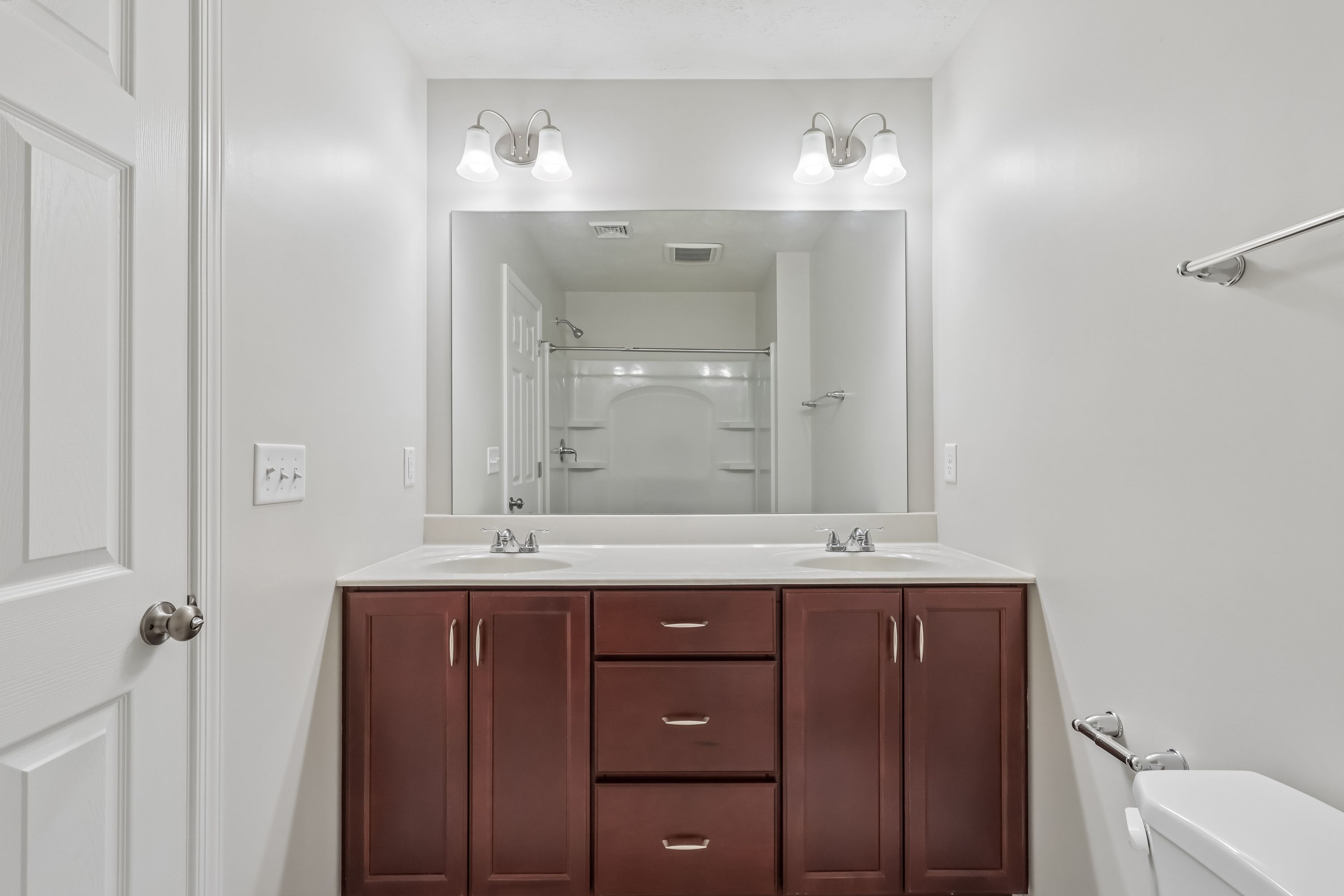 Redfield-SCTH74-Owners-Bath-2