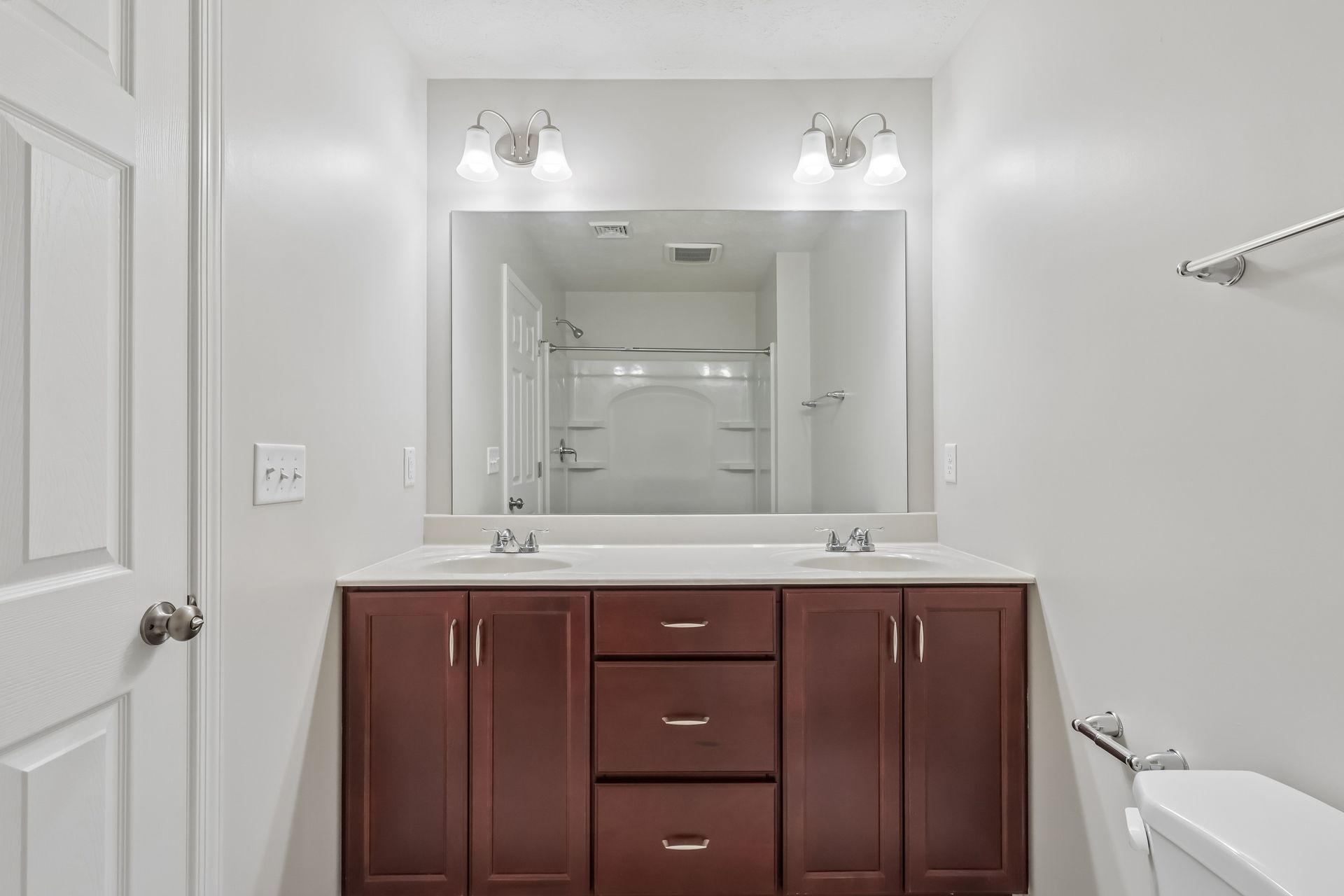 Redfield-SCTH74-Owners-Bath-2