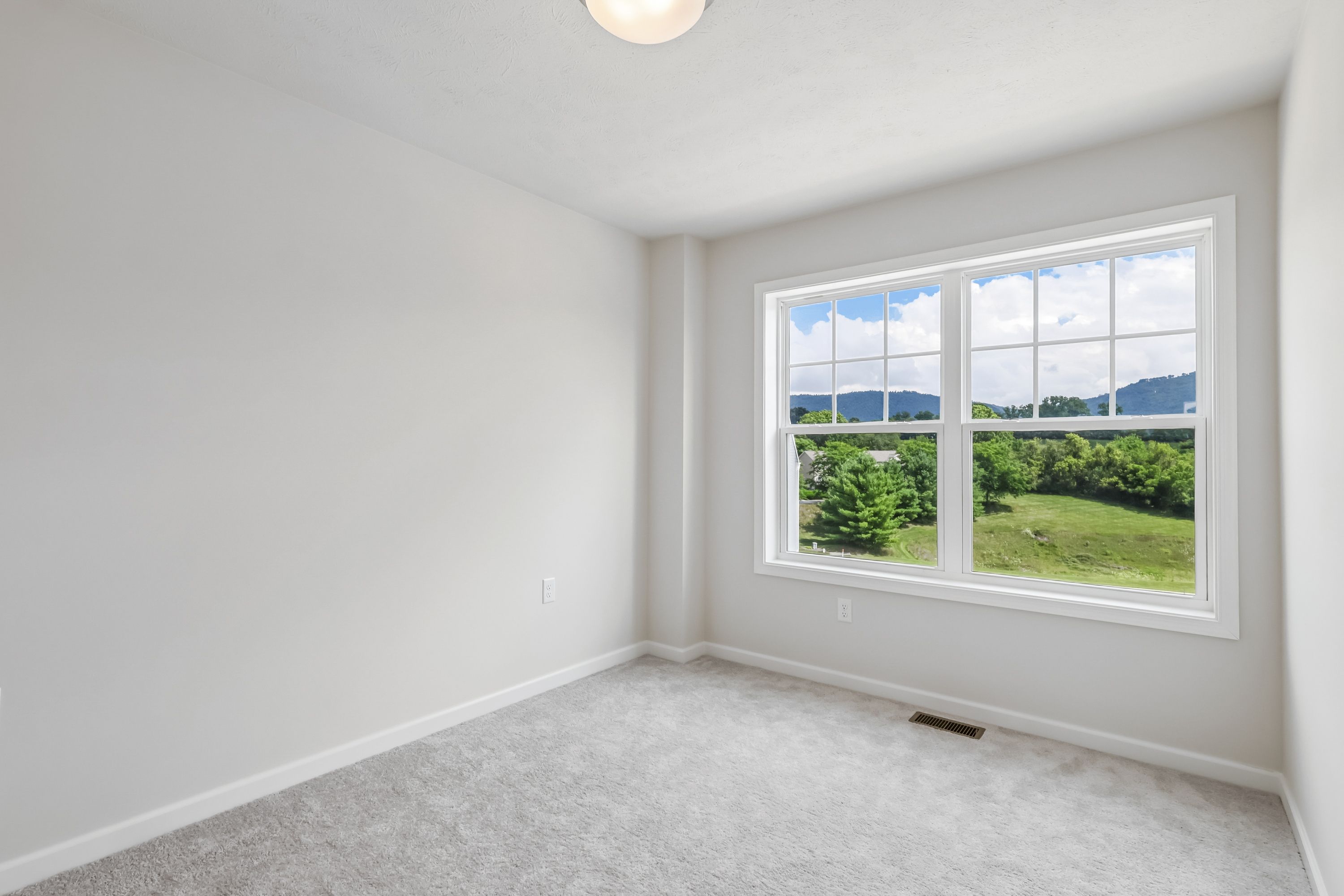 Redfield-SCTH74-Bedroom-2-1