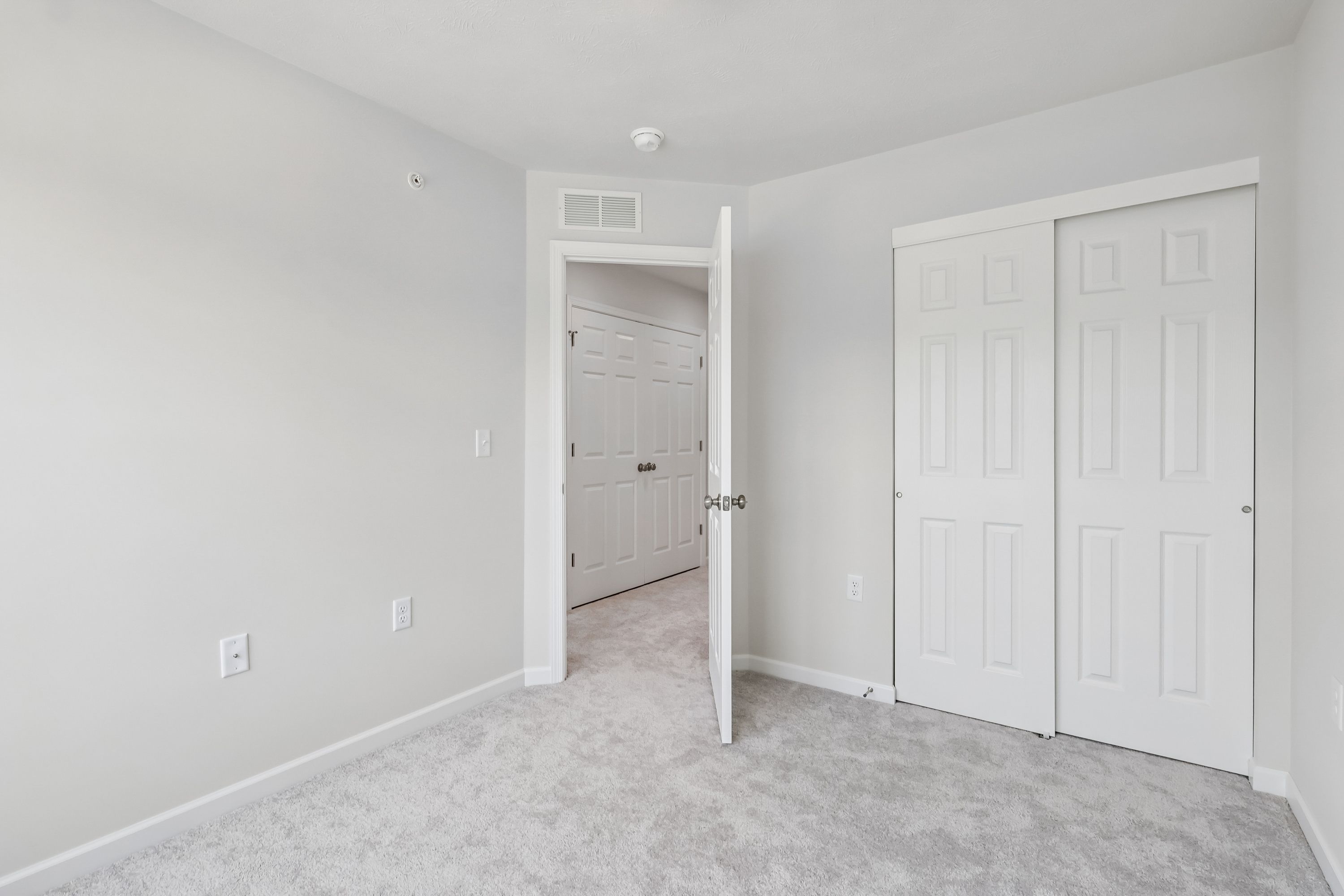 Redfield-SCTH74-Bedroom-2-2
