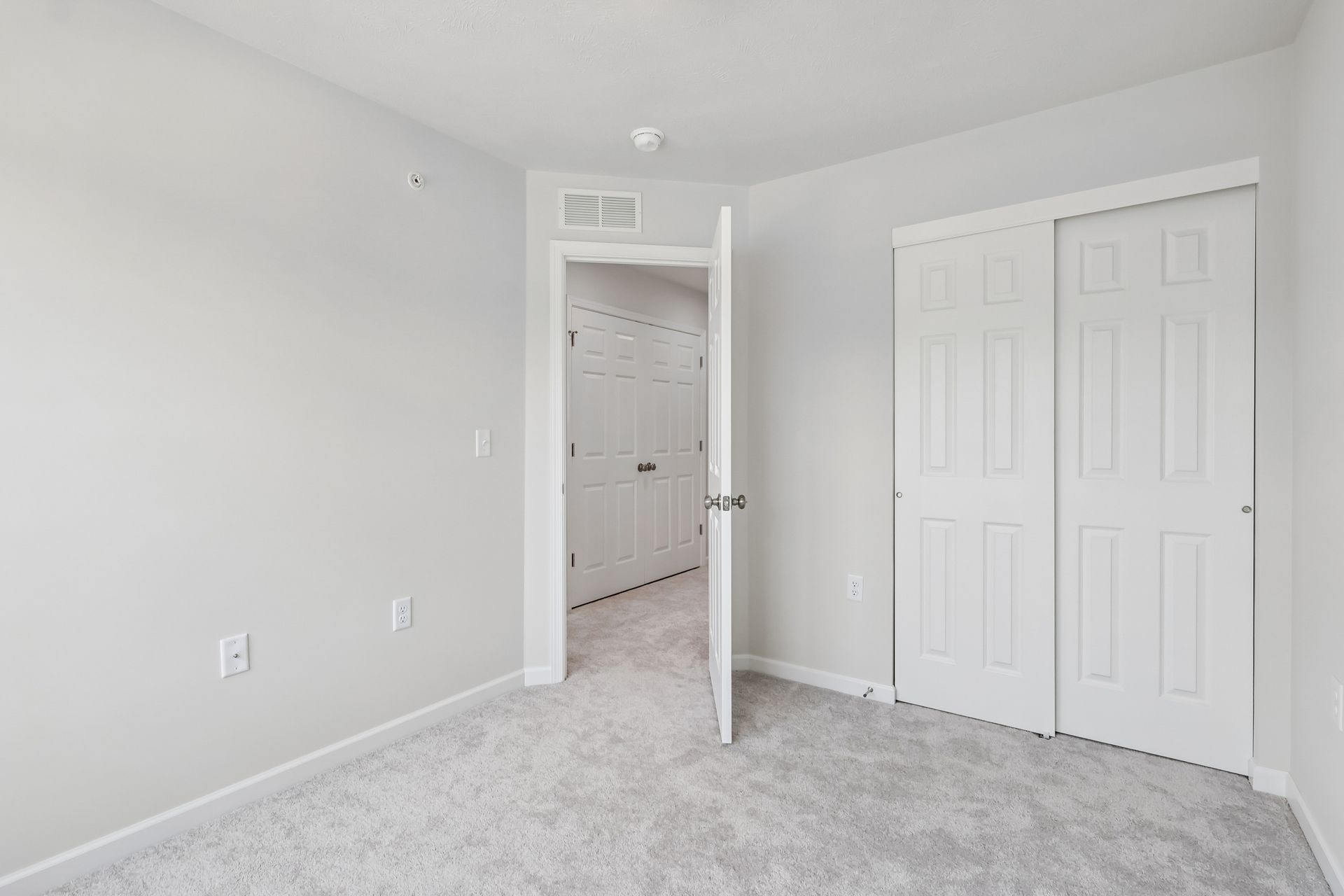 Redfield-SCTH74-Bedroom-2-2
