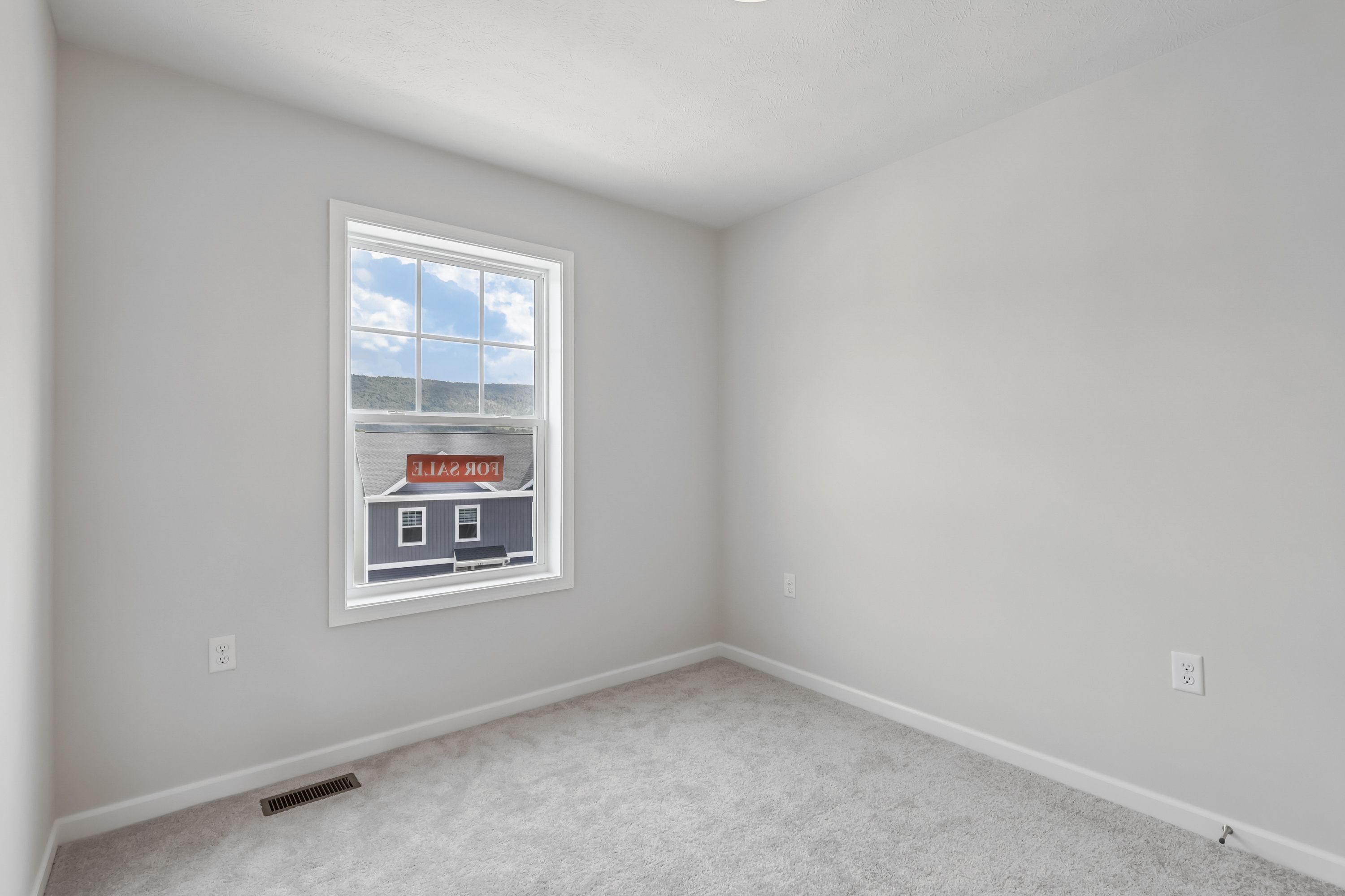 Redfield-SCTH74-Bedroom-3-1