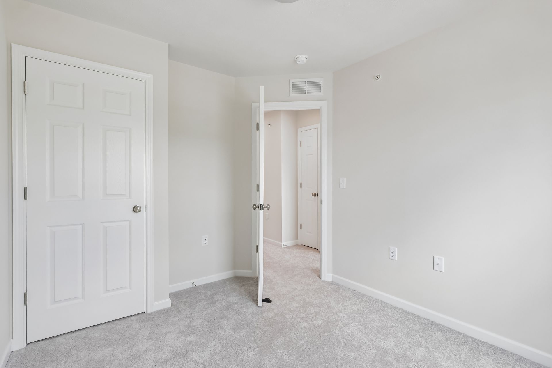 Redfield-SCTH74-Bedroom-3-2