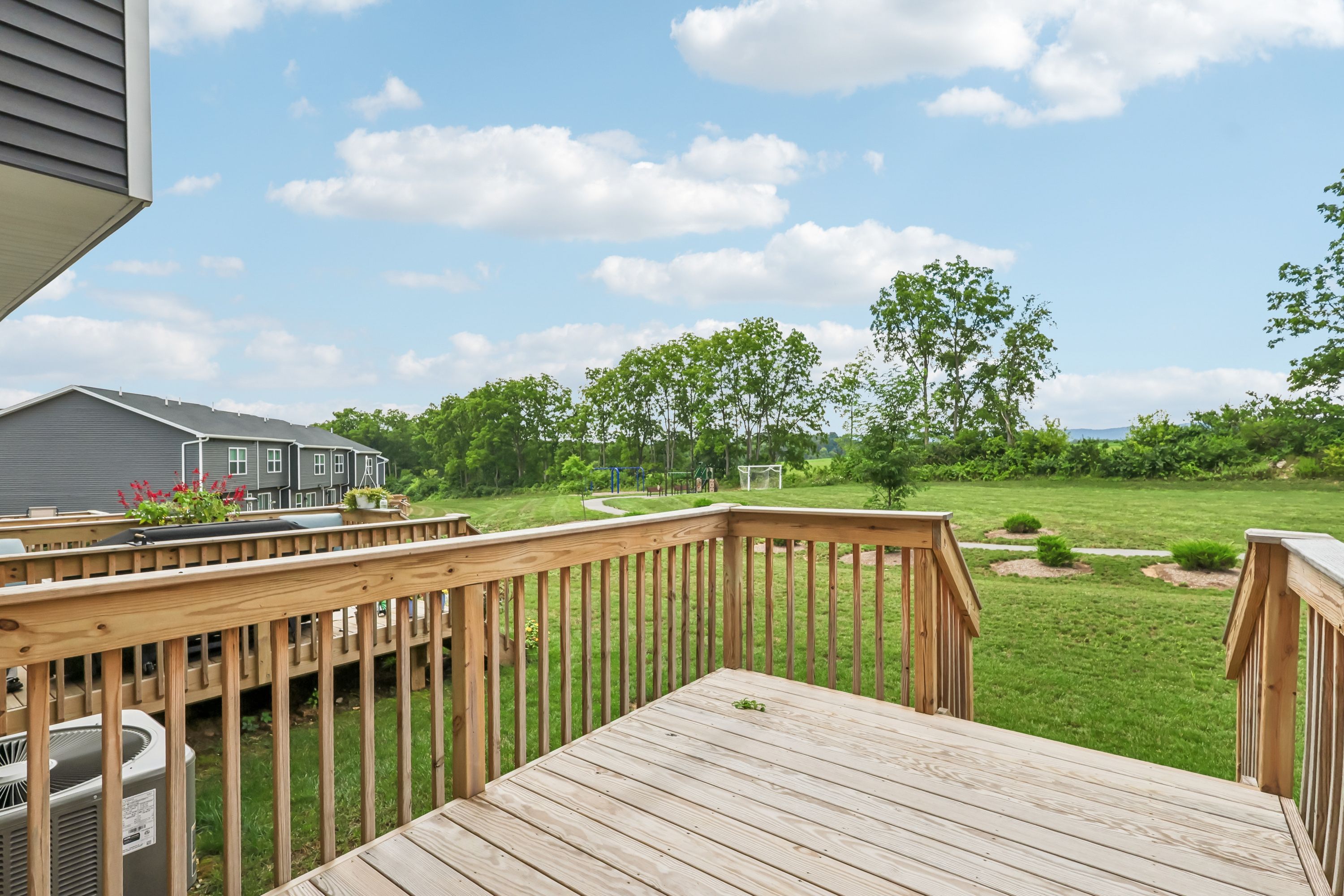 Redfield-SCTH74-Exterior-Rear-Deck-1