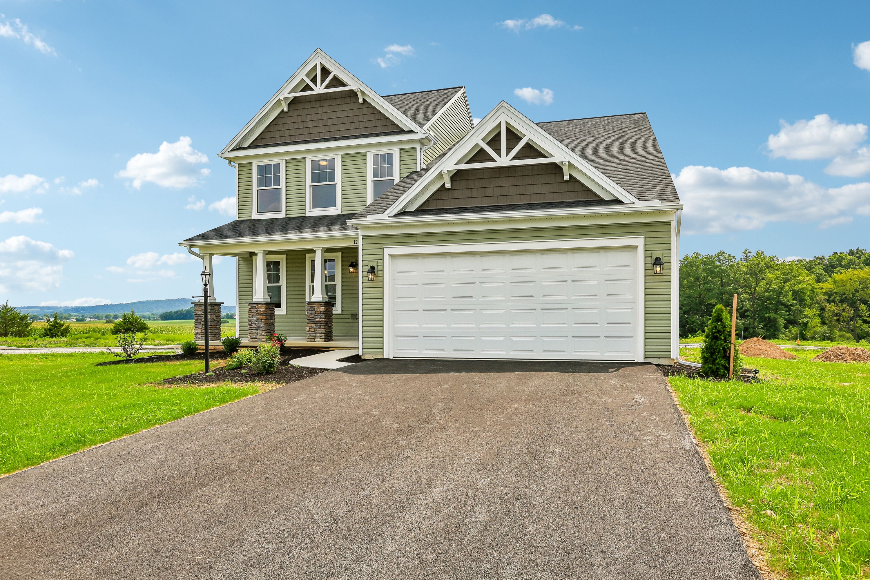 Crestmont-C-AV33-Exterior-Front-1
