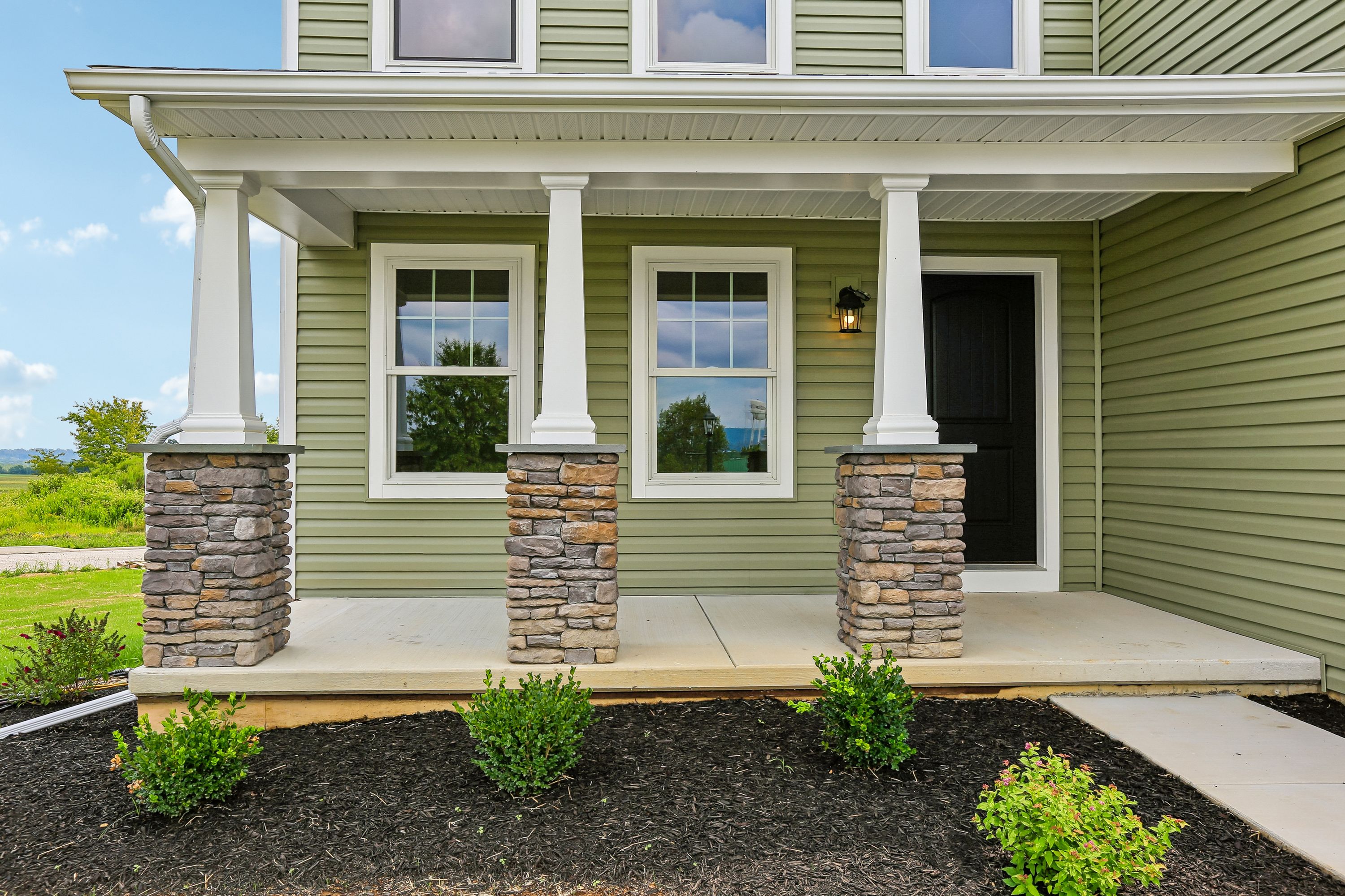 Crestmont-C-AV33-Exterior-Front-Global-3