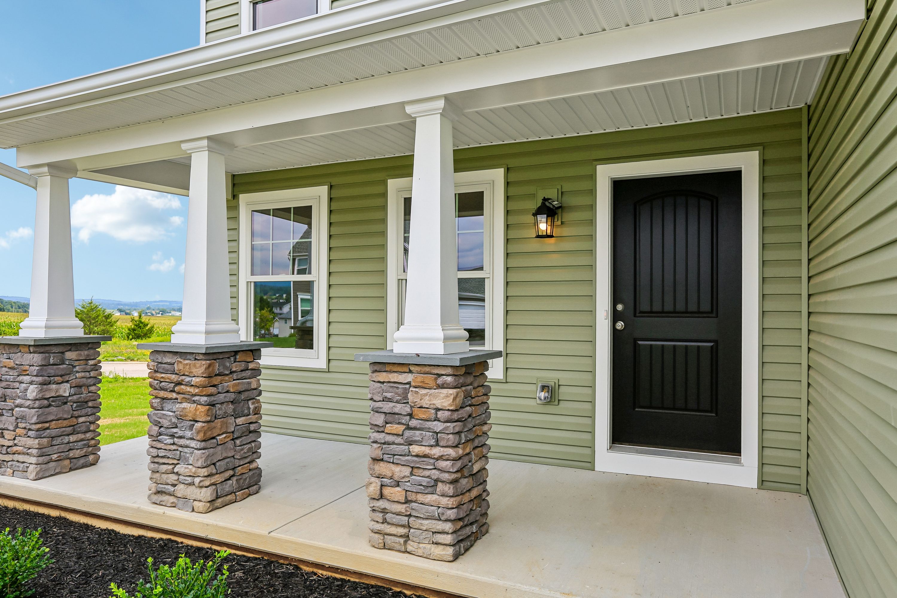 Crestmont-C-AV33-Exterior-Front-Global-4