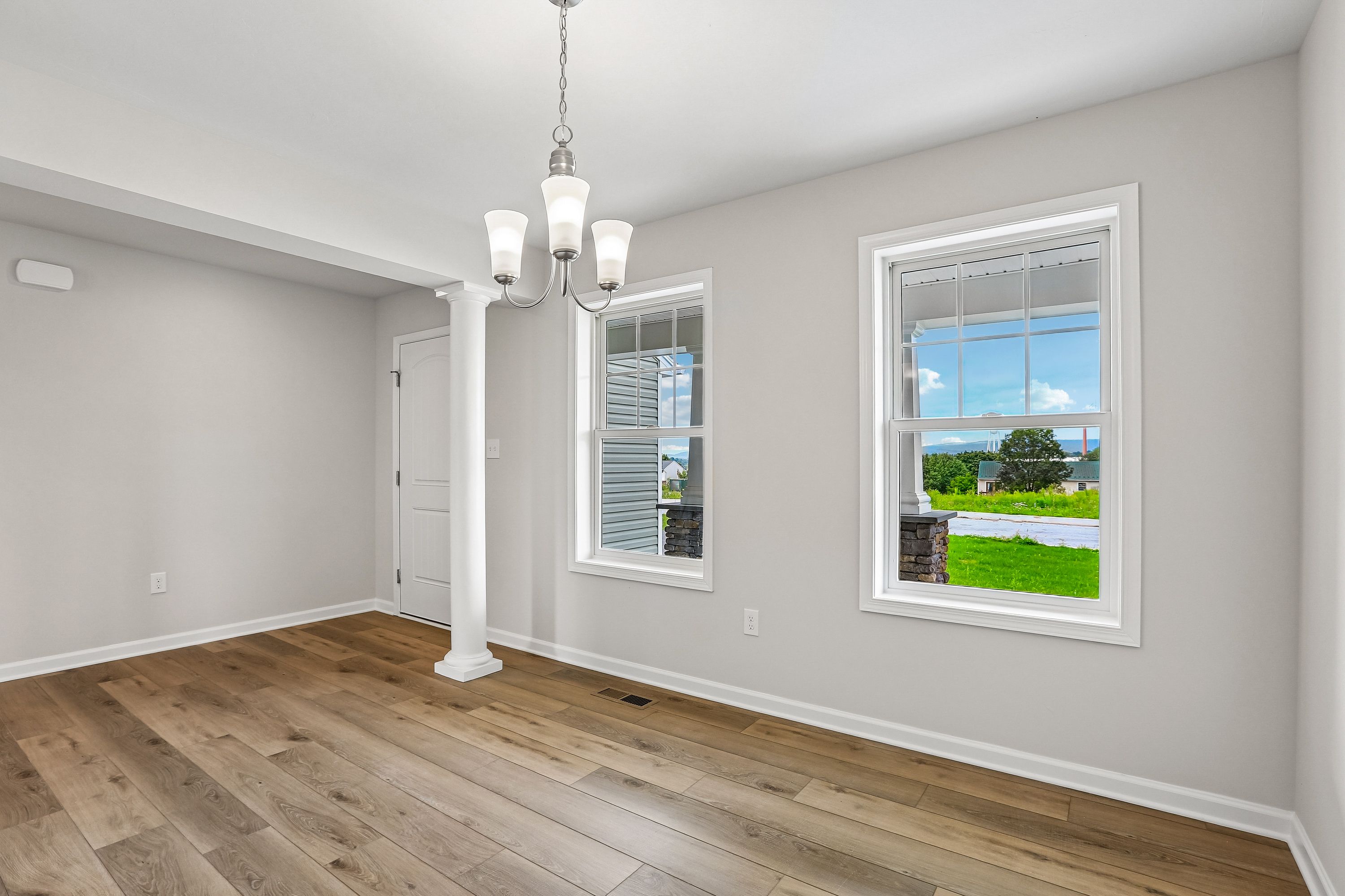 Crestmont-C-AV33-Dining-Room-3