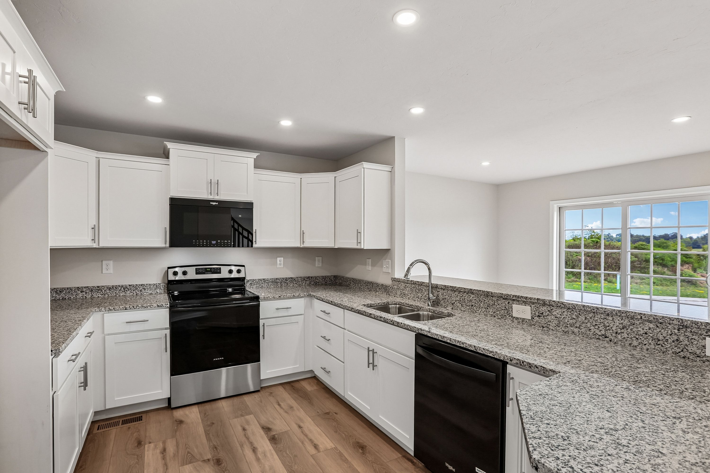 Crestmont-C-AV33-Kitchen-3