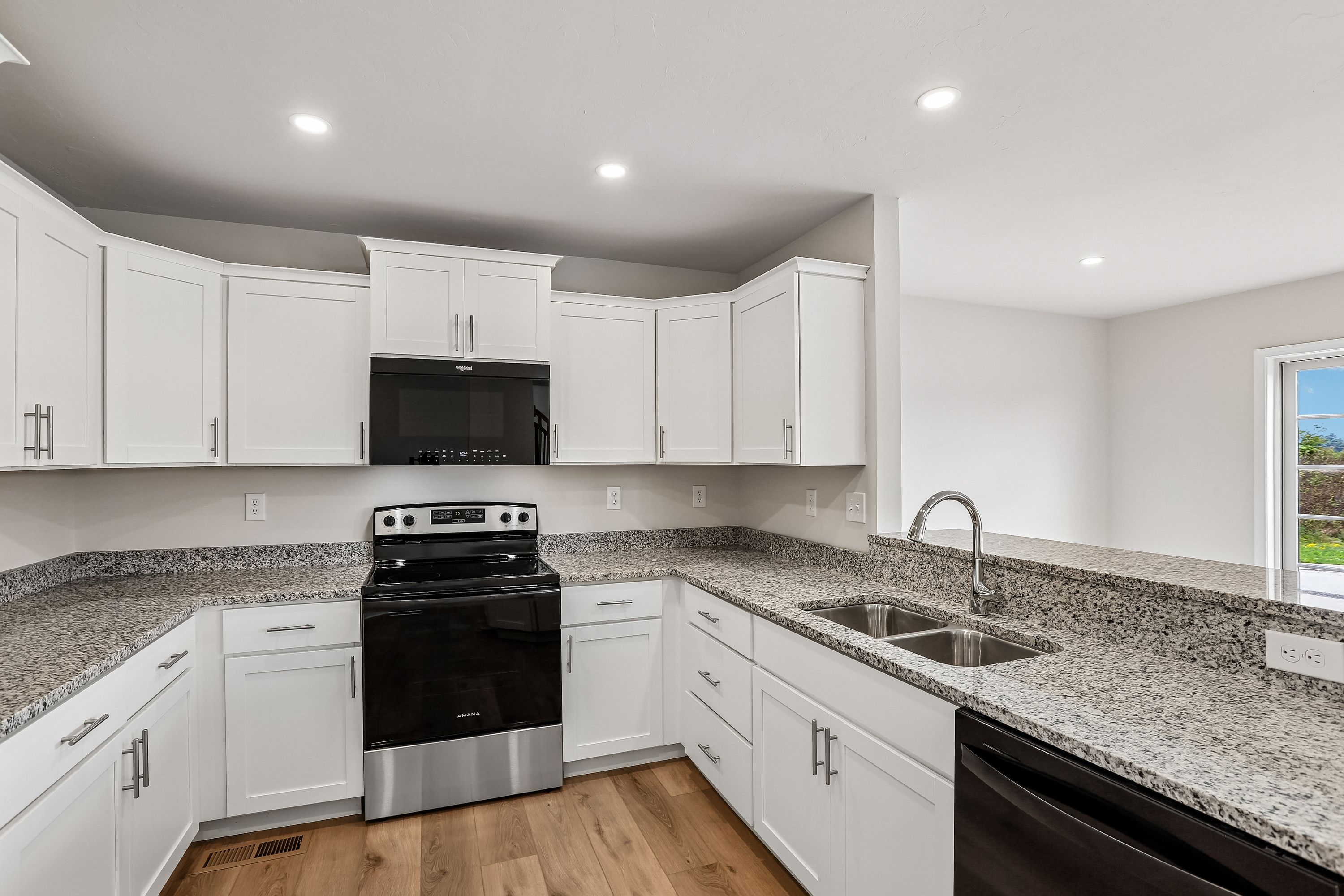 Crestmont-C-AV33-Kitchen-4