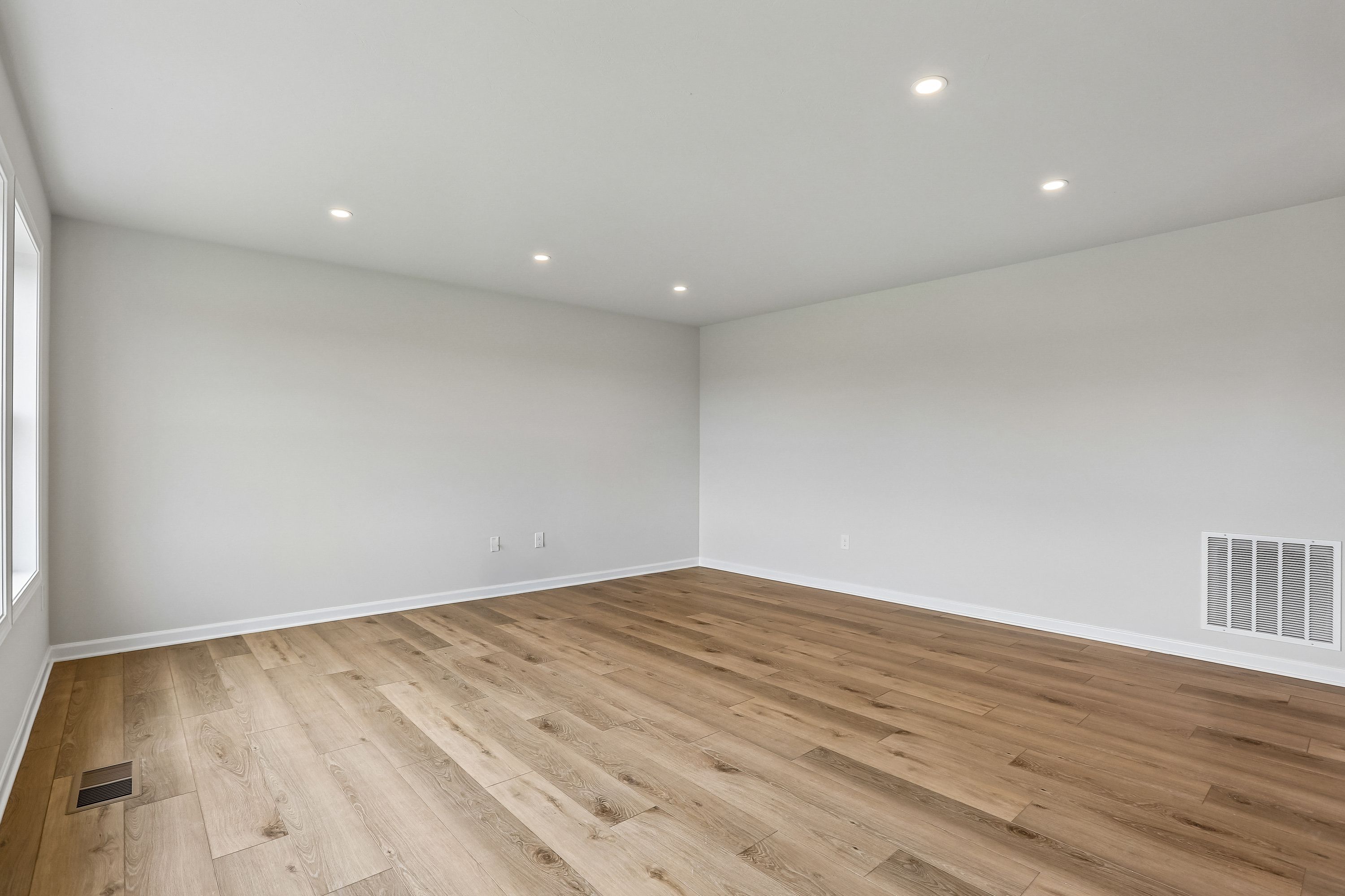 Crestmont-C-AV33-Family-Room-2