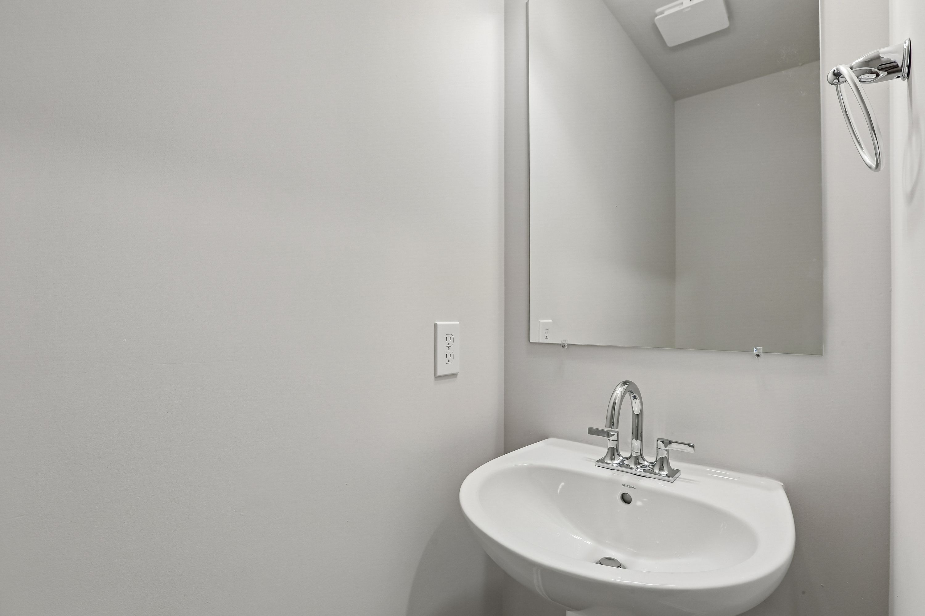 Crestmont-C-AV33-Powder-Room-1